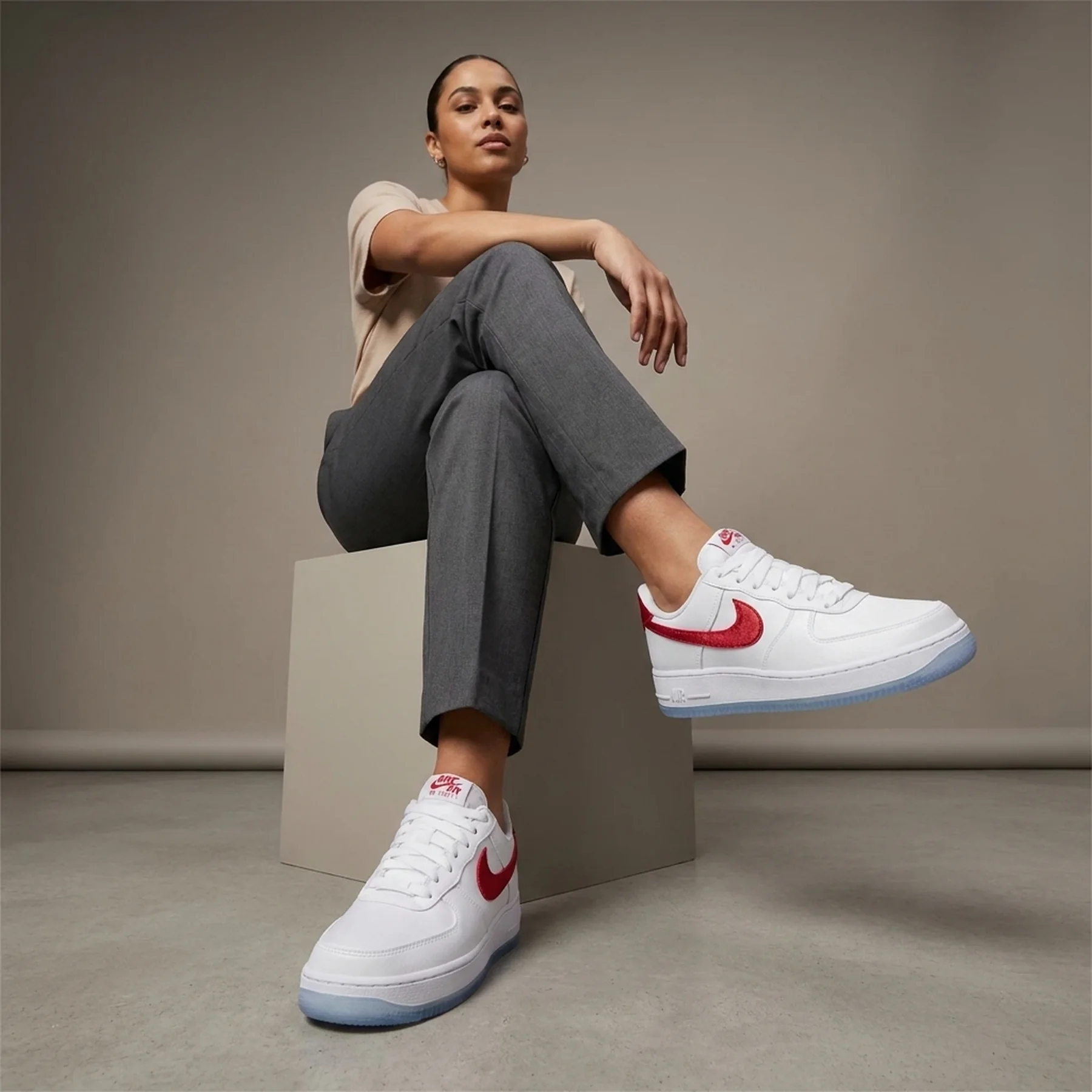 Кросівки жіночі Nike W Air Force 1 07 Ess Snkr (DX6541-100)