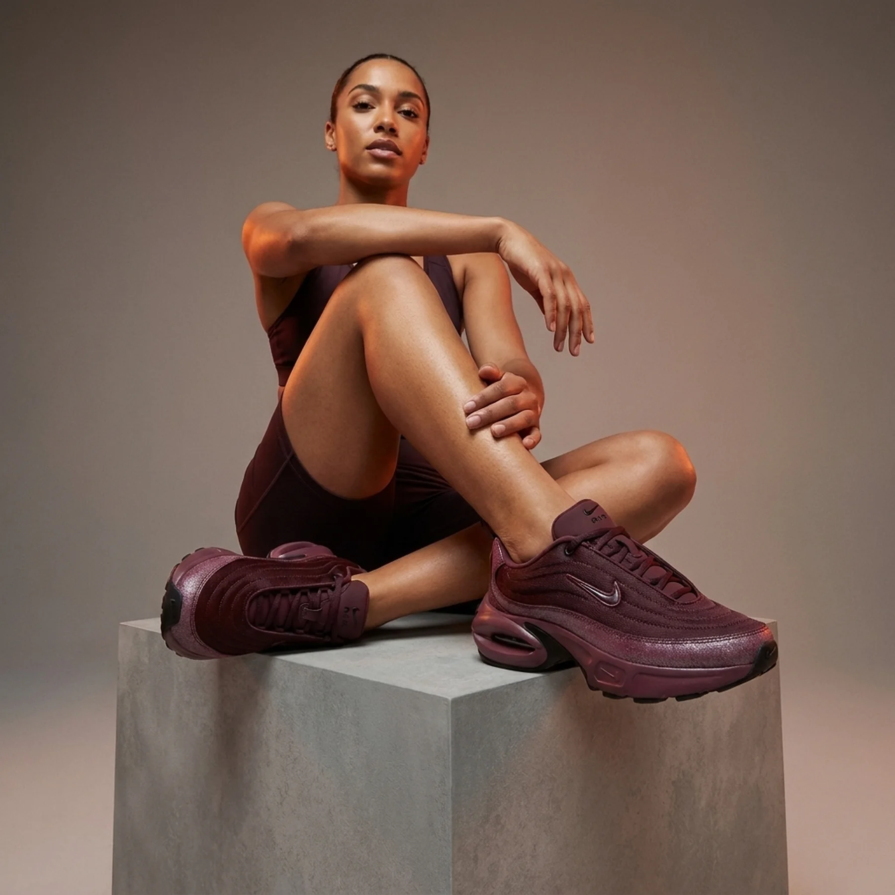 Кросівки жіночі Nike W AIR MAX PORTAL SE HQ1789-600
