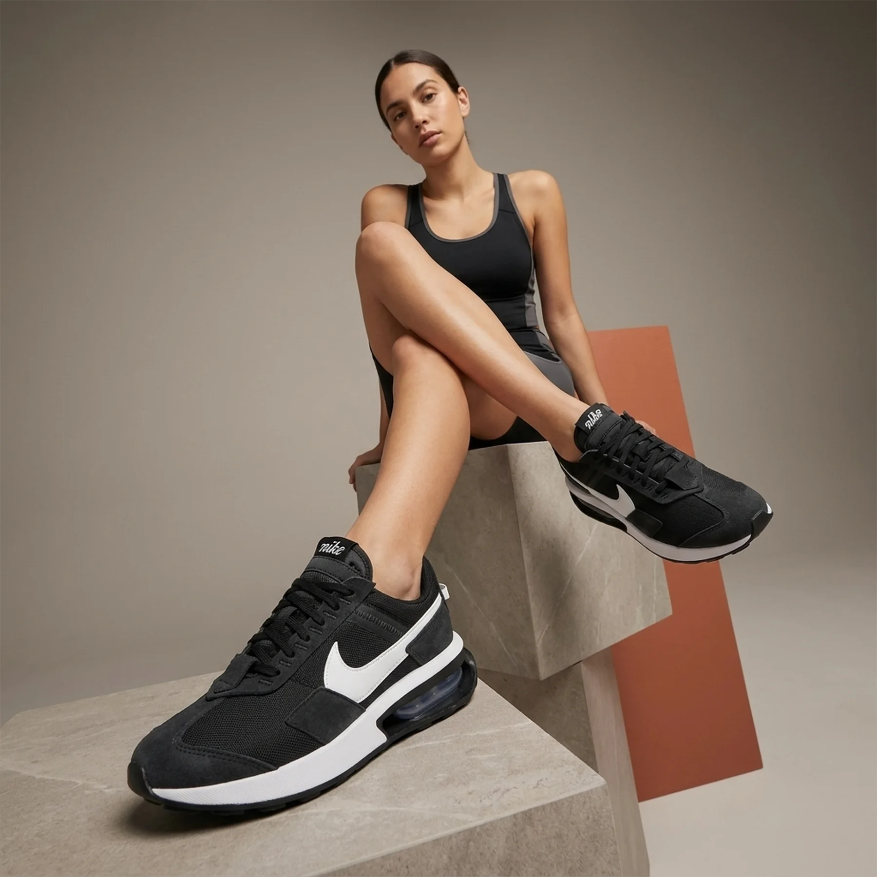 Кросівки жіночі Nike W Air Max Pre-Day (DC4025-001)