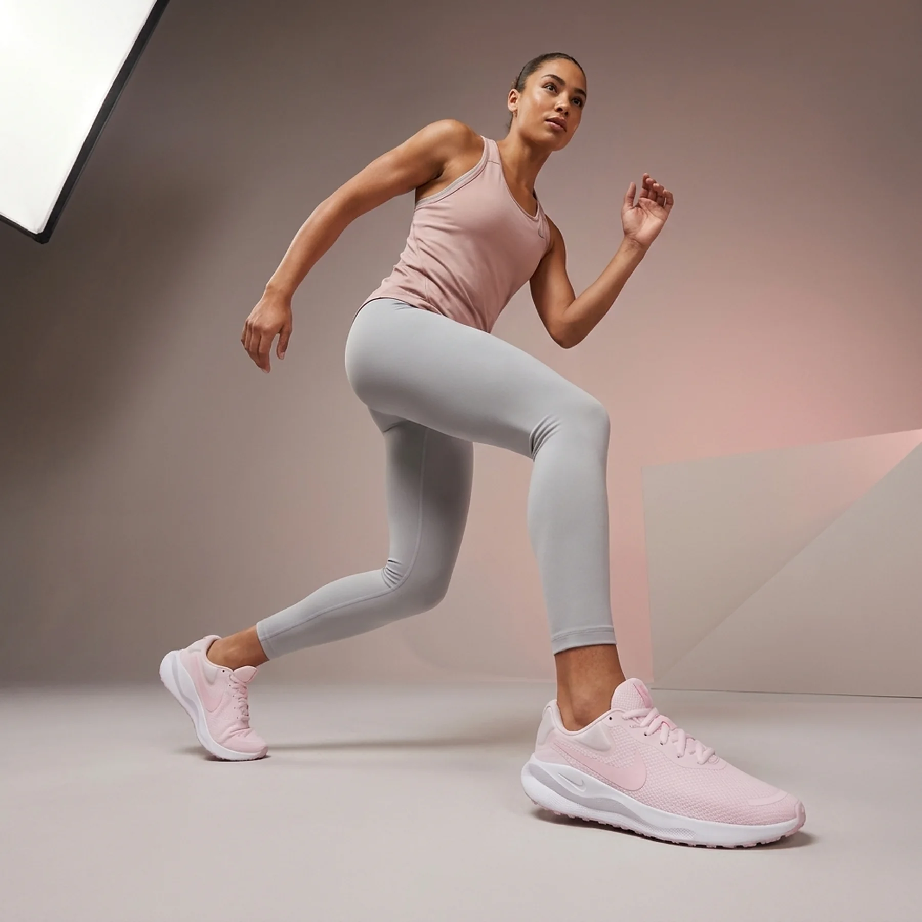 Кросівки жіночі Nike W Revolution 7 (FB2208-600)