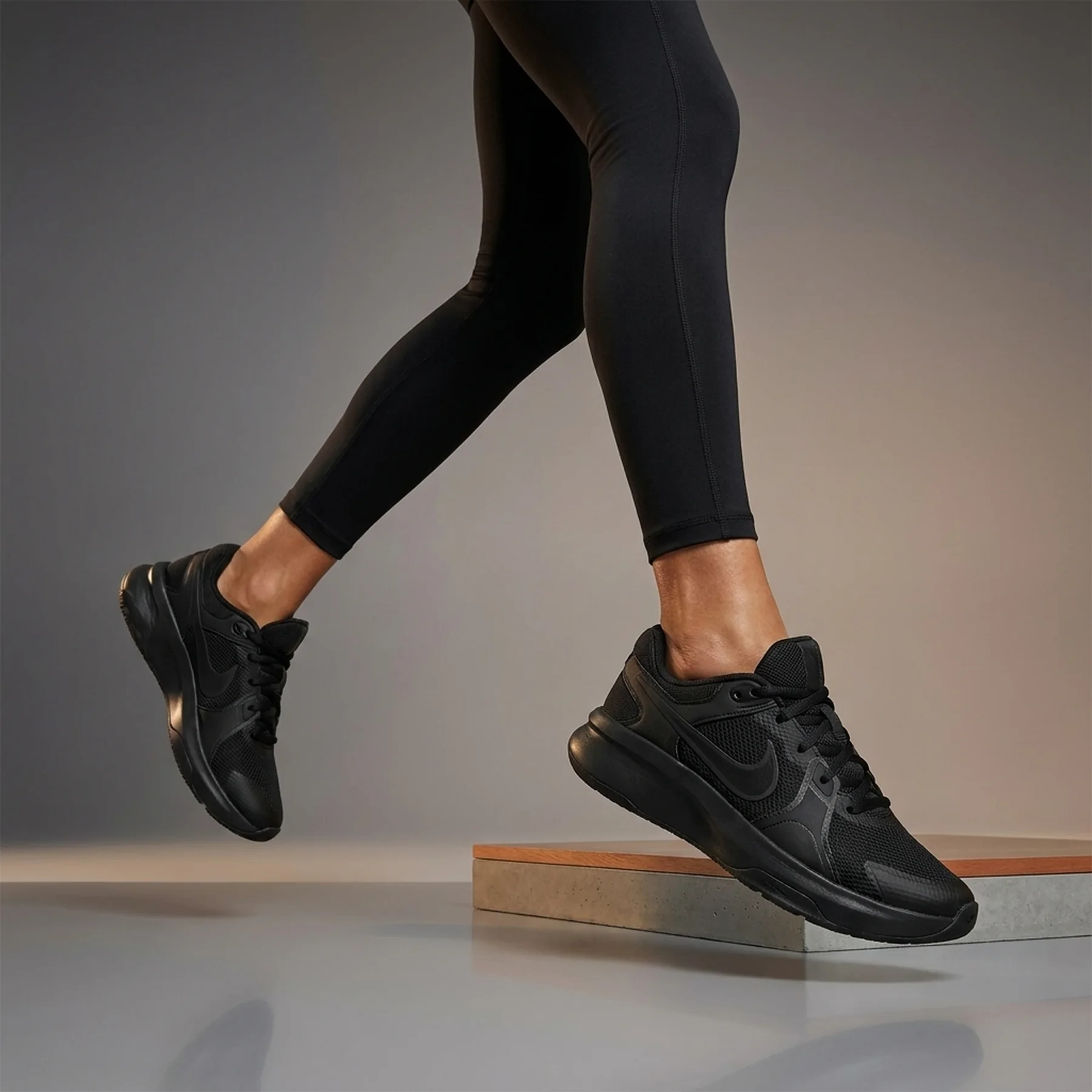 Кросівки жіночі Nike W UPLIFT SC IB2766-001