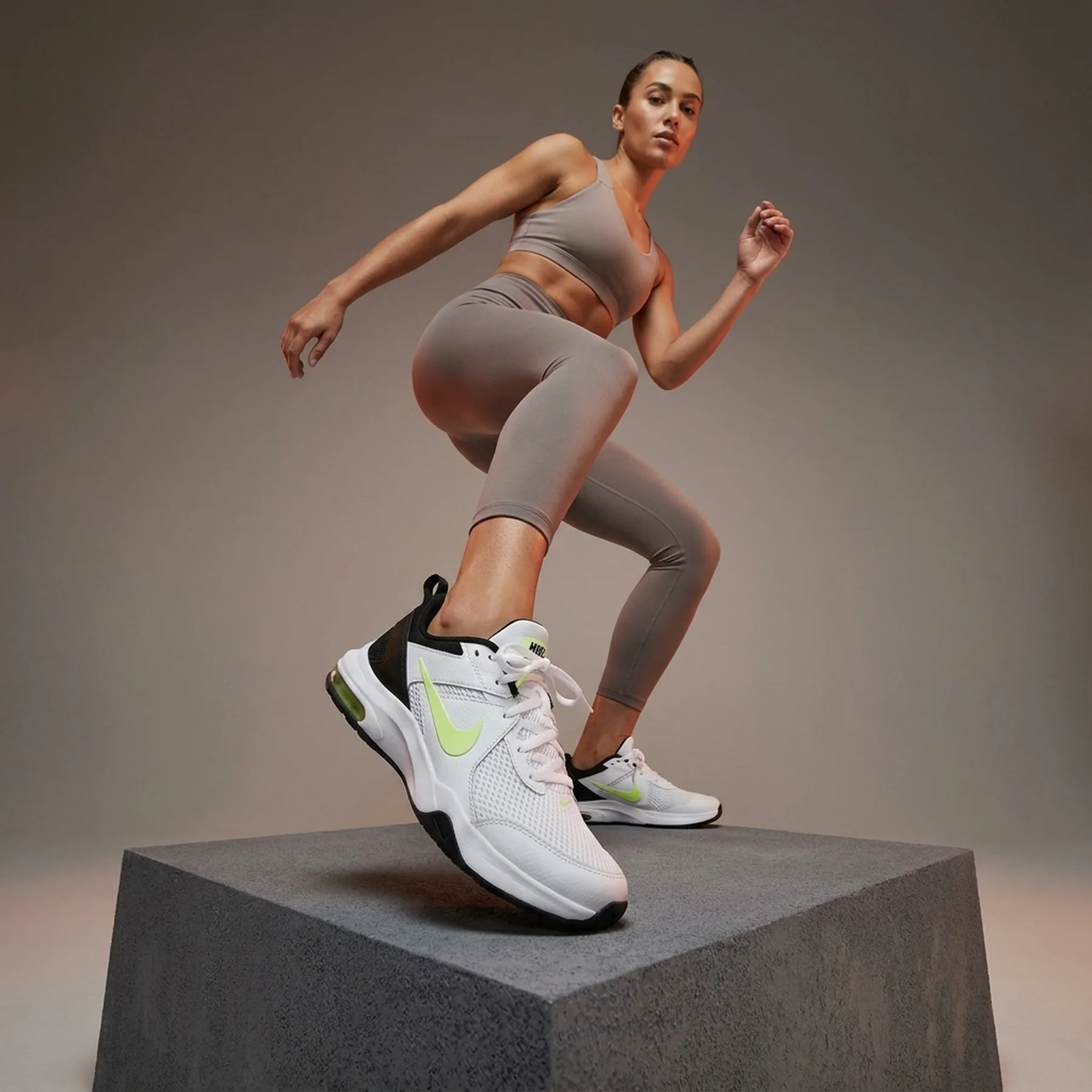 Кросівки жіночі Nike W Zoom Bella (DR5720-107)