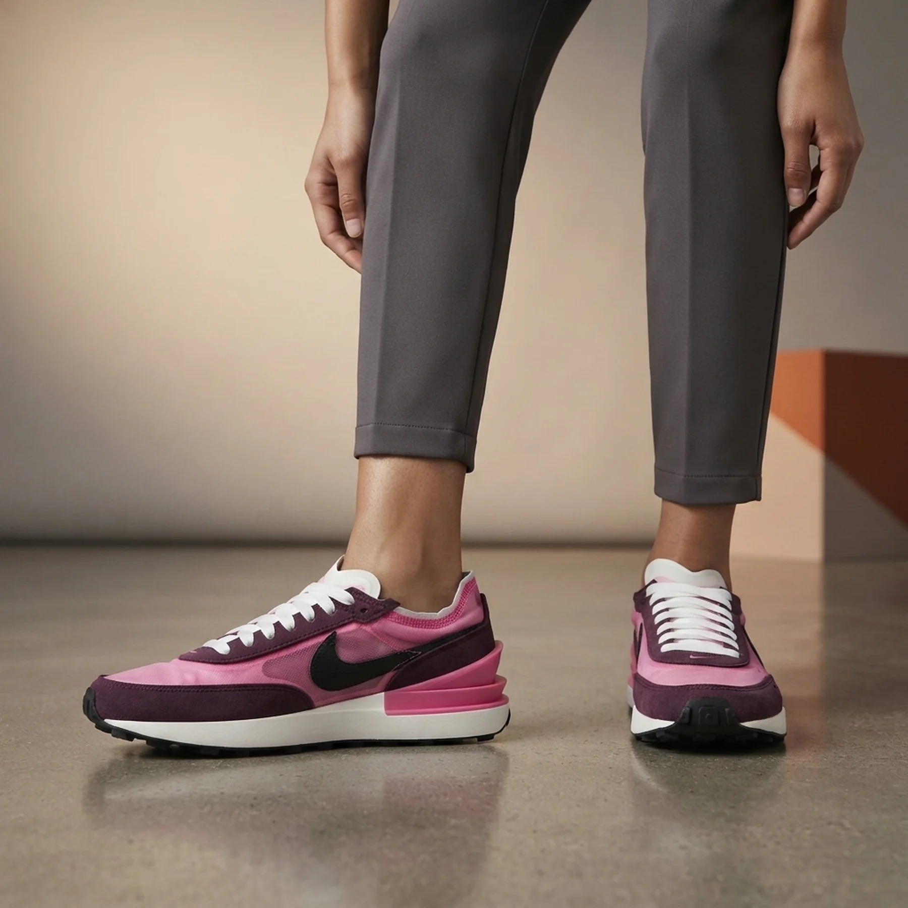 Кросівки жіночі Nike Waffle One Se (DQ0855-600)