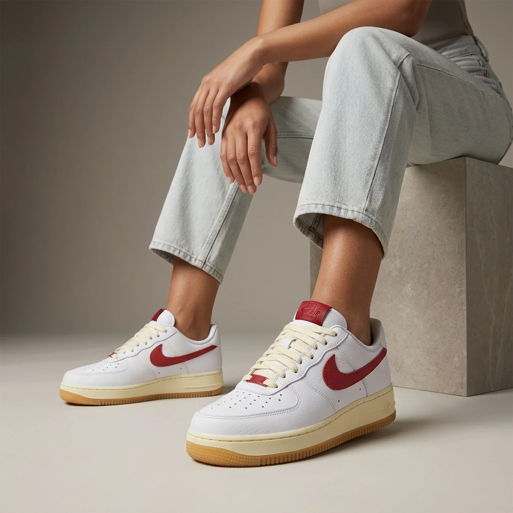 Кросівки жіночі Nike Wmns Air Force 1 07 (FN3493-100)