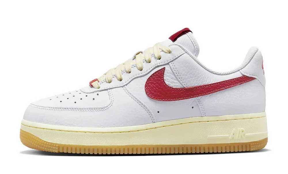 Кросівки жіночі Nike Wmns Air Force 1 07 (FN3493-100)