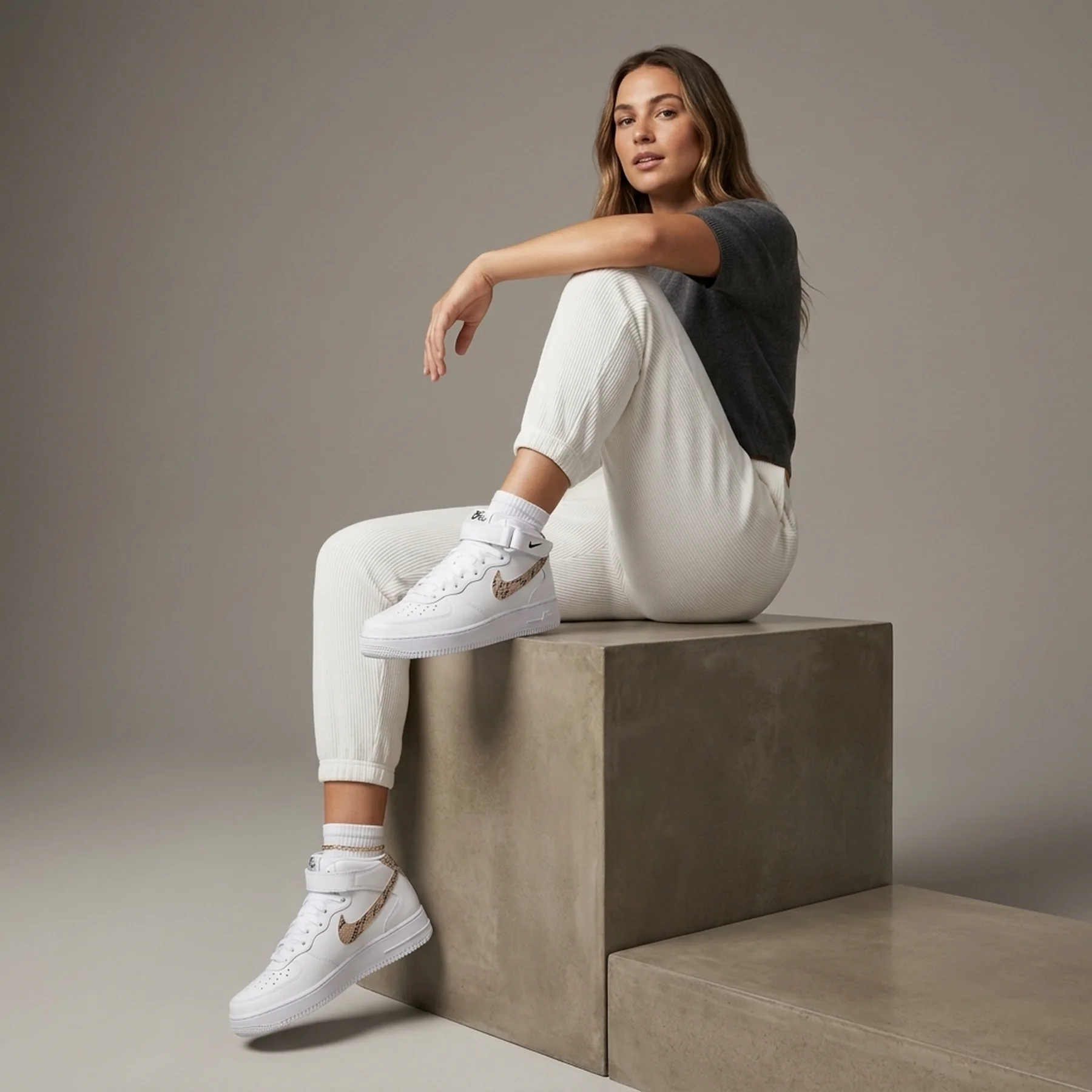 Кросівки жіночі Nike Wmns Air Force 1 07 Mid (DD9625-101)