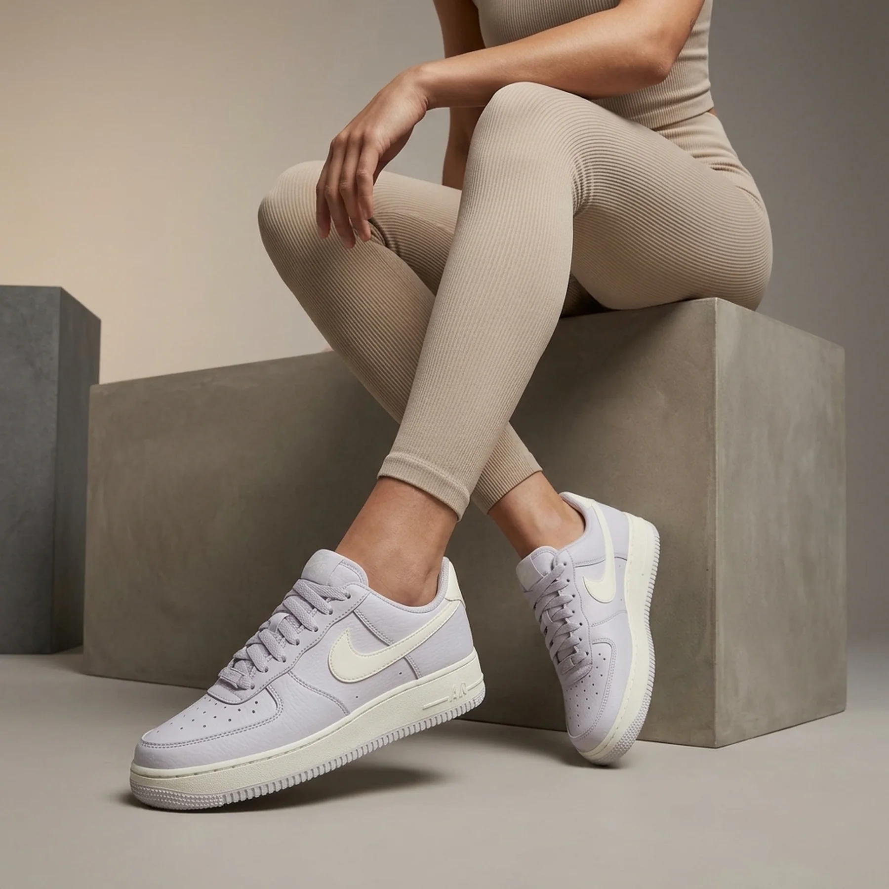 Кросівки жіночі Nike Wmns Air Force 1 07 Nn (DV3808-500)