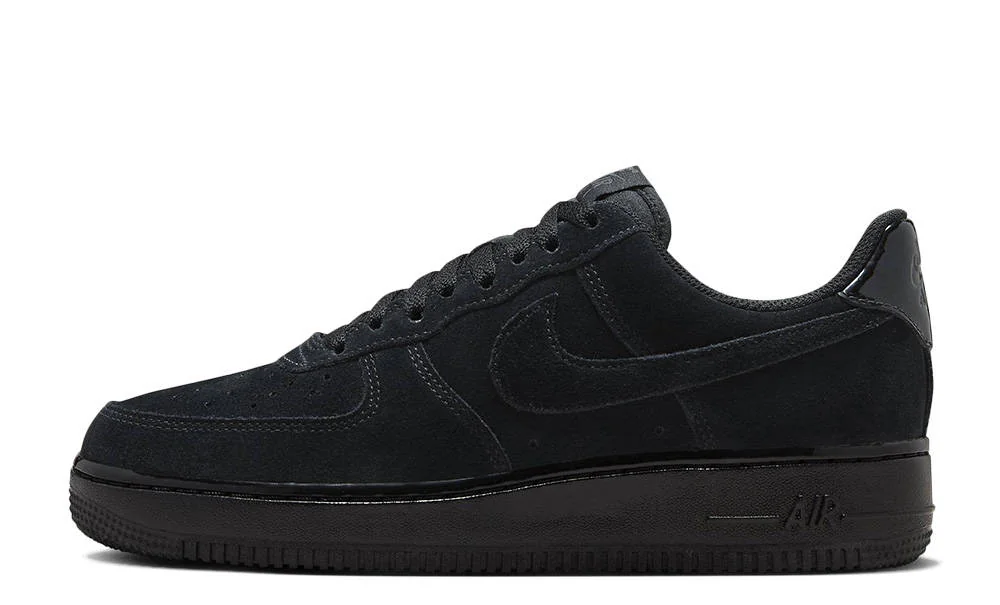 Кросівки жіночі Nike Wmns Air Force 1 'Triple Black Suede'