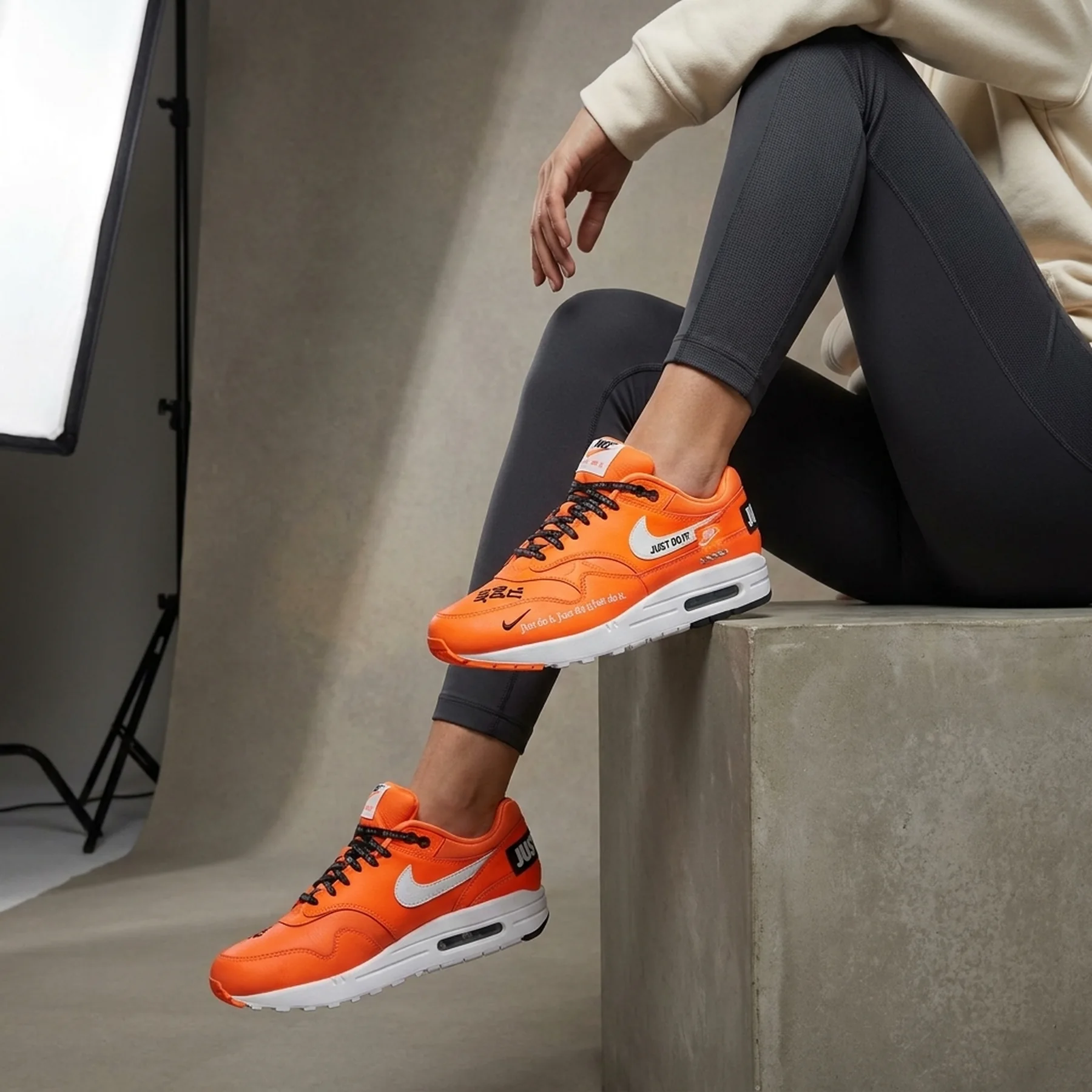 Кросівки жіночі Nike Wmns Air Max 1 Lx (917691-800)