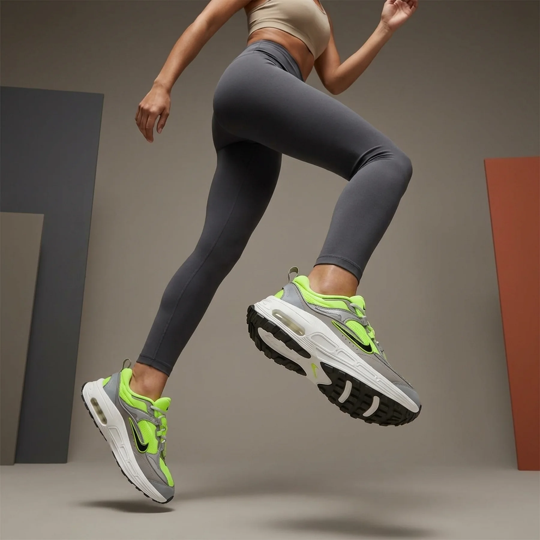 Кросівки жіночі Nike Wmns Air Max Bliss Nn (DX8949-700)