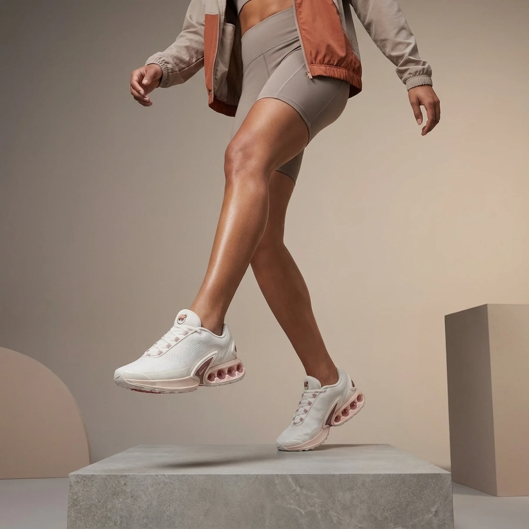 Кросівки жіночі NIKE WMNS AIR MAX DN TECH IH0284-100