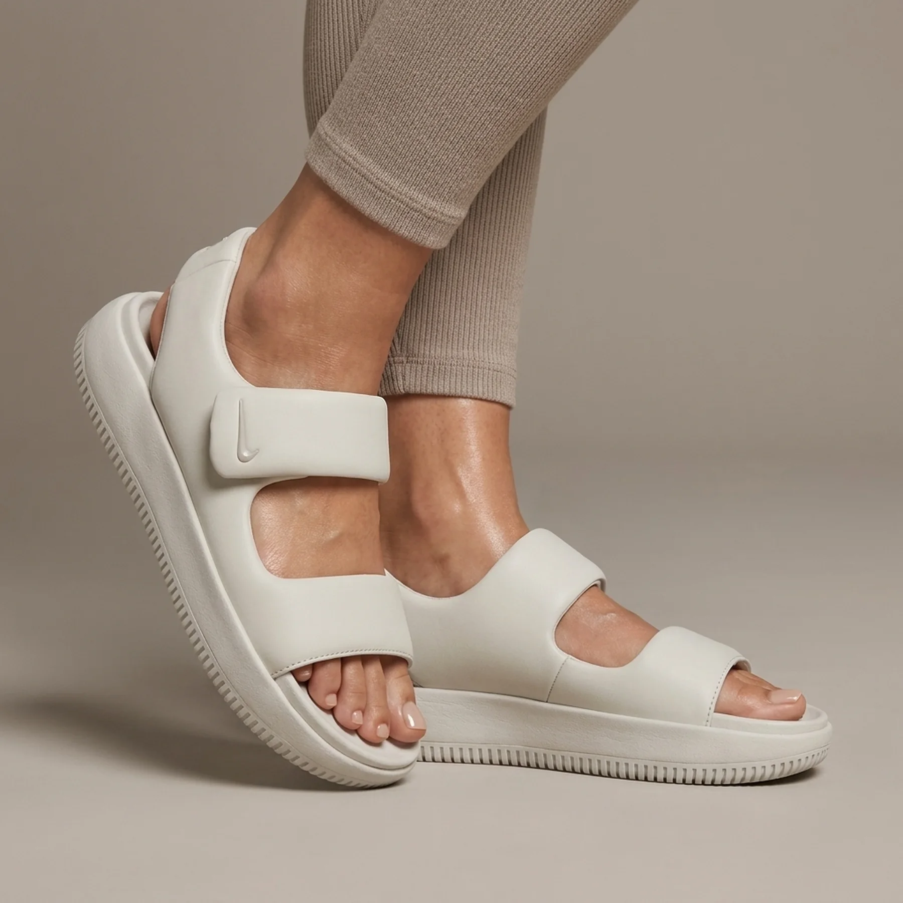 Кросівки жіночі Nike Wmns Calm Sandal 'Light Bone'
