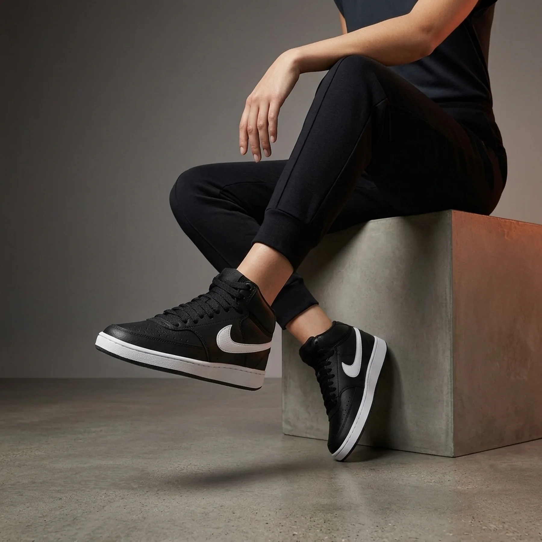 Кросівки жіночі Nike Wmns Court Vision Mid (CD5436-001)