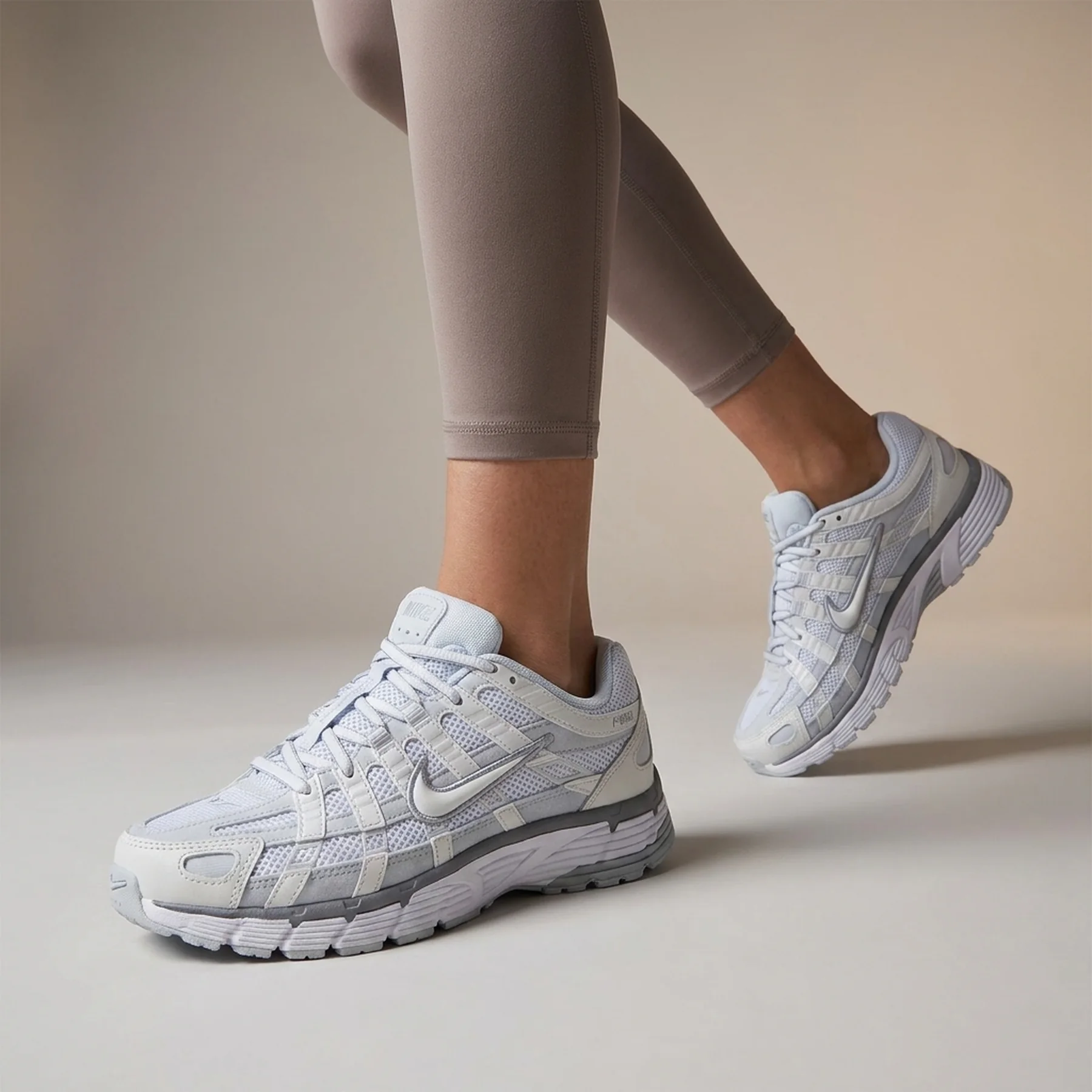 Кросівки жіночі Nike Wmns P-6000 'Metallic Summit White'