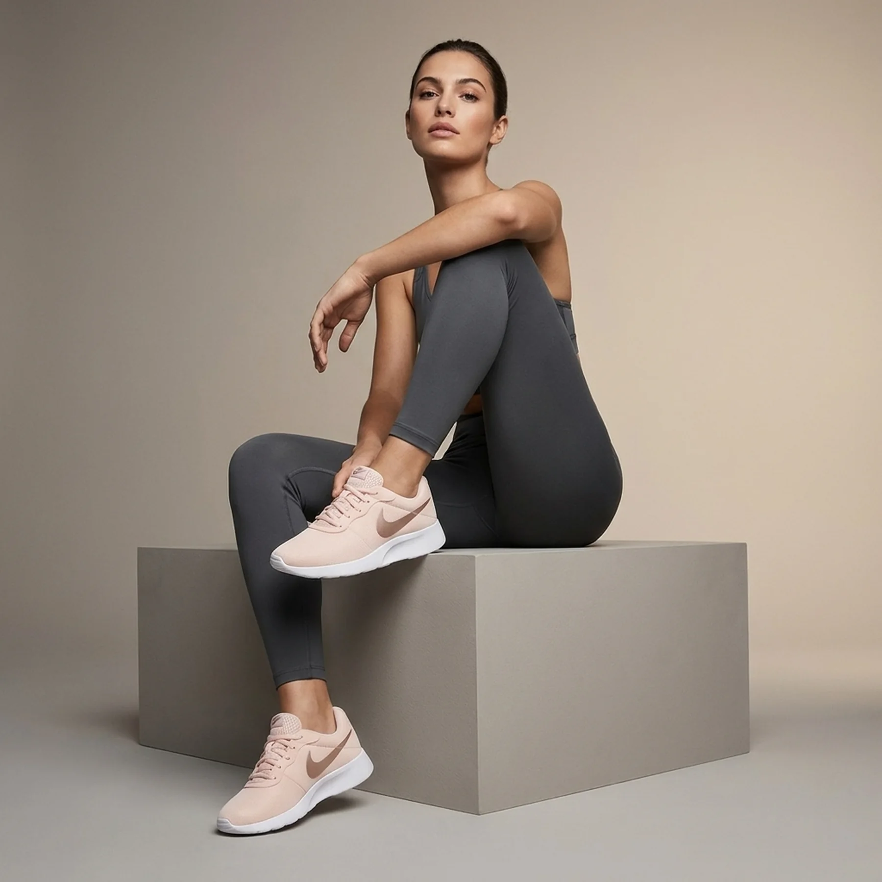Кросівки жіночі Nike Wmns Tanjun (812655-611)