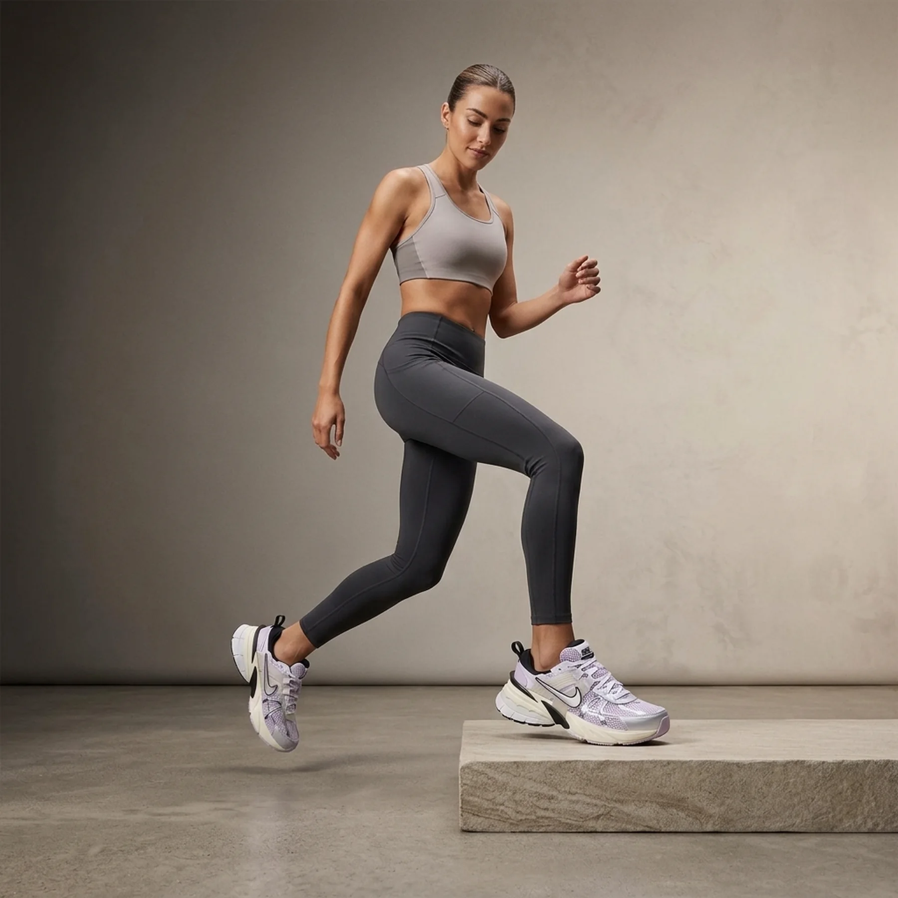 Кросівки жіночі Nike Wmns V2K Run 'Doll Barely Grape'