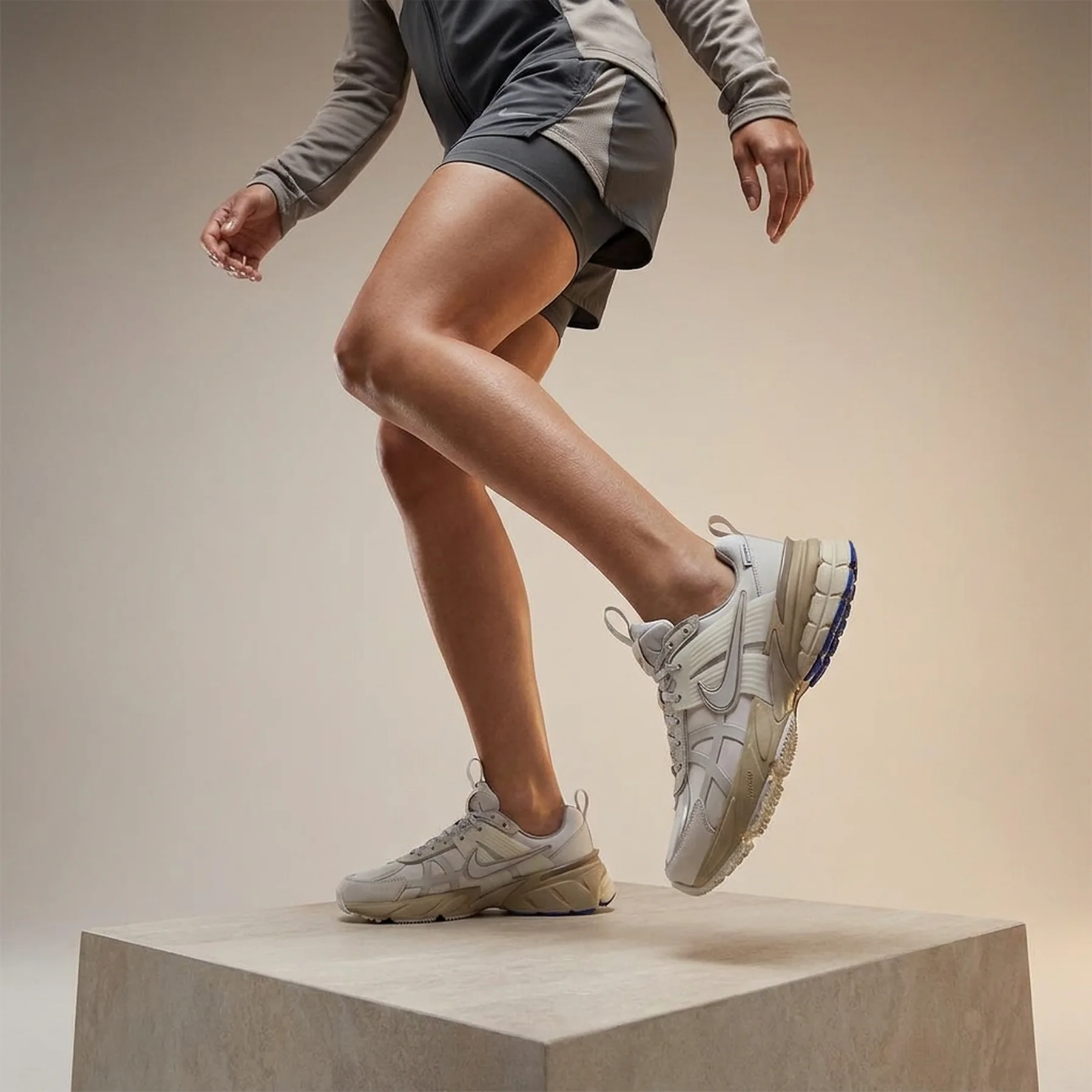 Кросівки жіночі Nike Wmns V2K Run GORE-TEX 'Light Iron Ore'