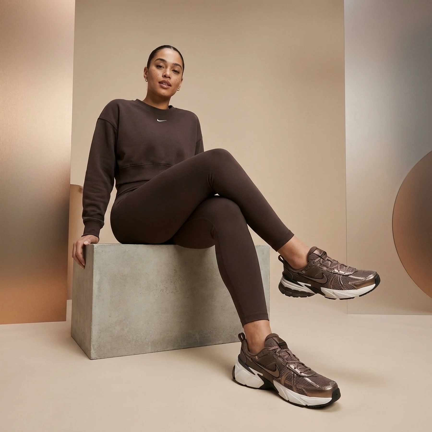 Кросівки жіночі Nike Wmns V2K Run 'Mink Brown'