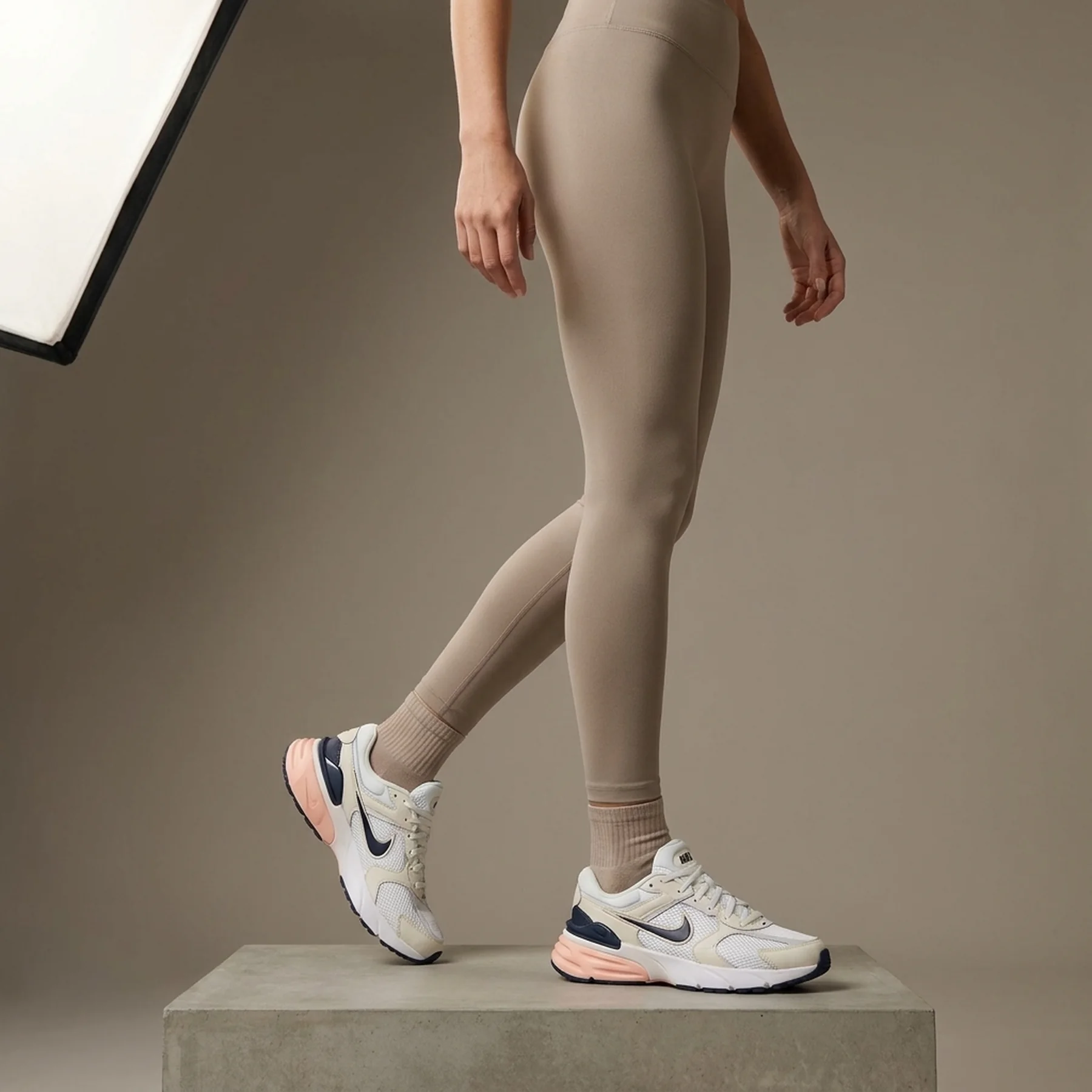 Кросівки жіночі Nike Wmns V2K Run 'Platinum Tint Guava Ice'