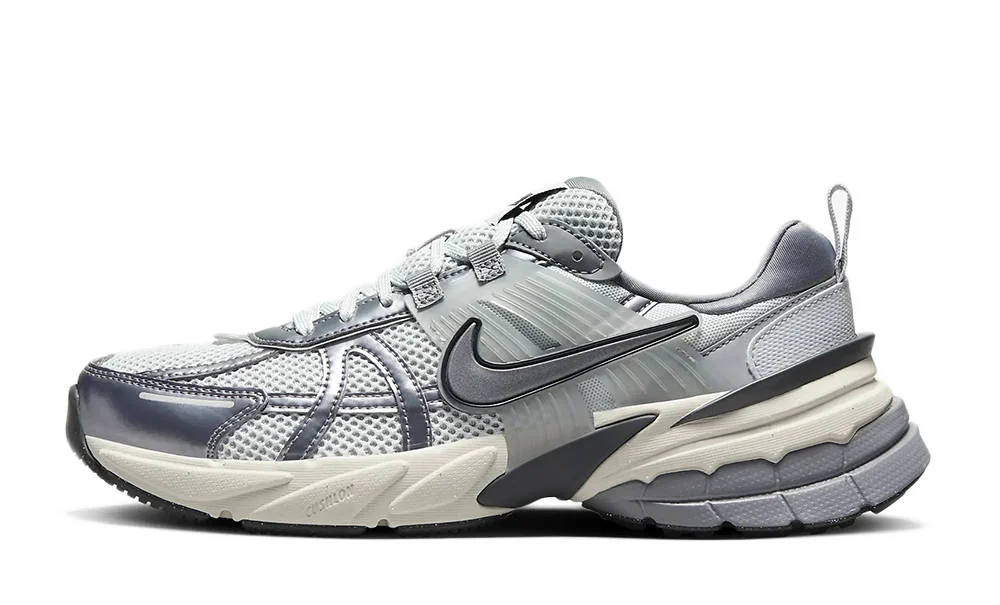 Кросівки жіночі Nike Wmns V2K Run 'Pure Platinum Wolf Grey'