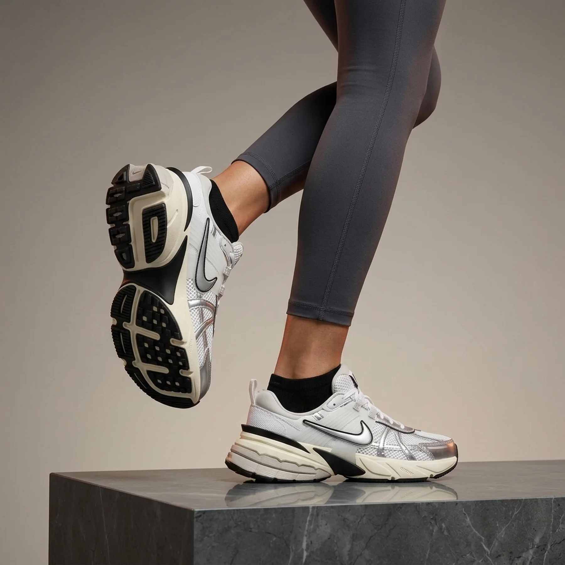 Кросівки жіночі Nike Wmns V2K Run 'Summit White'