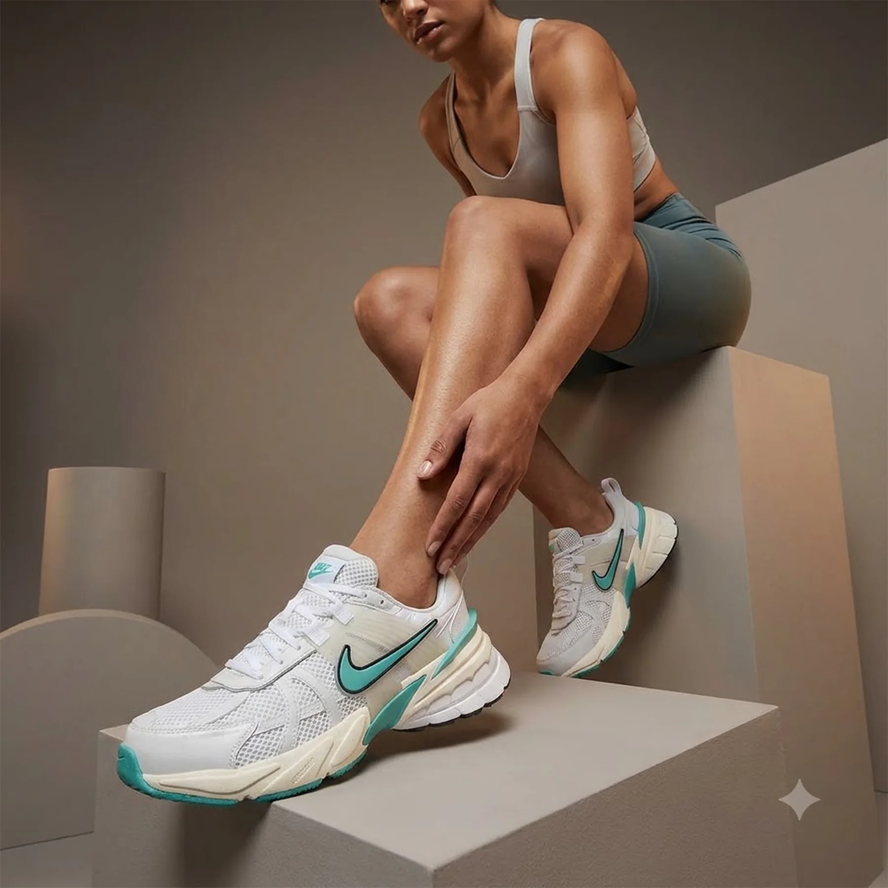 Кросівки жіночі Nike Wmns V2K Run 'White Dusty Cactus'