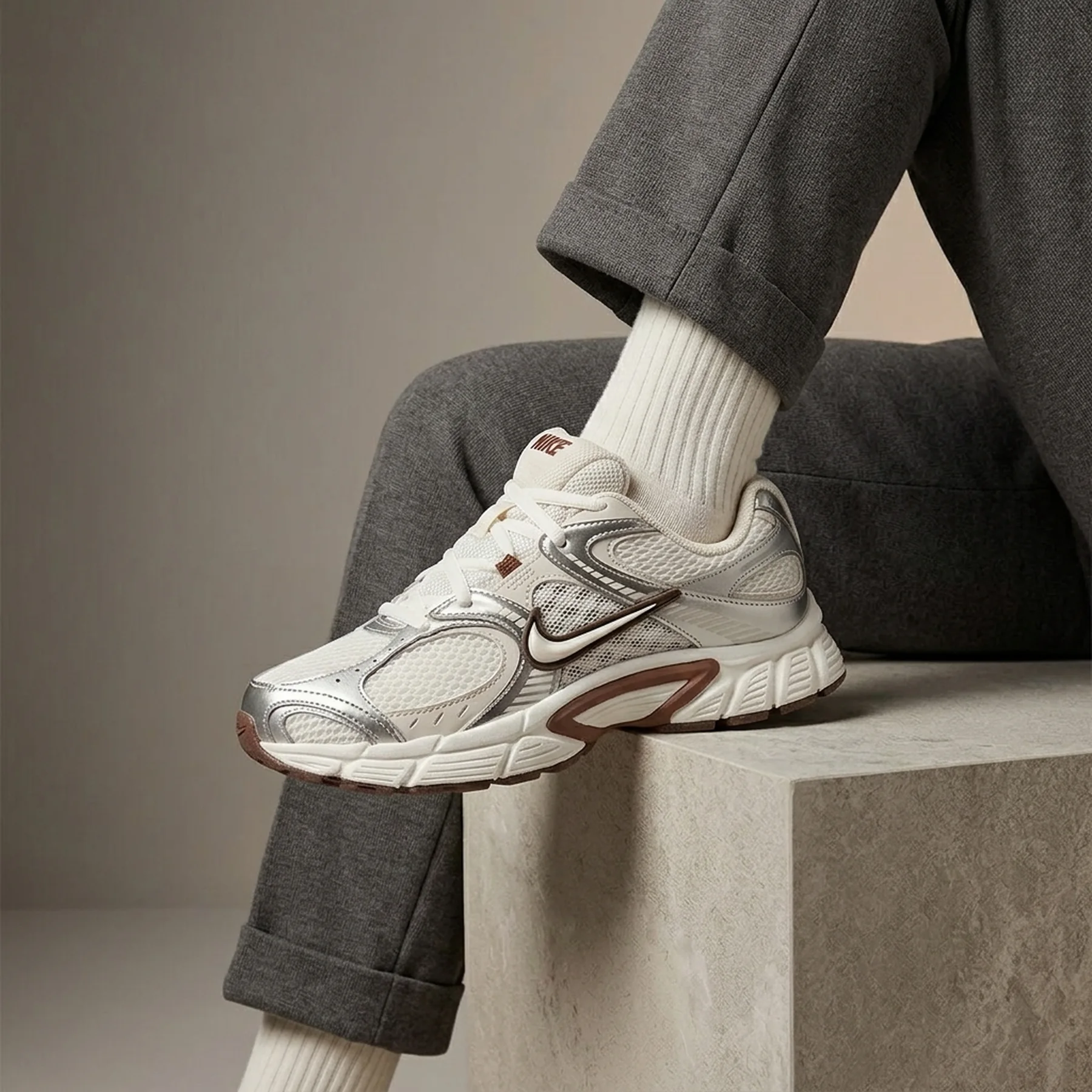 Кросівки жіночі Nike Wmns V5 RNR 'Sail Fauna Brown'