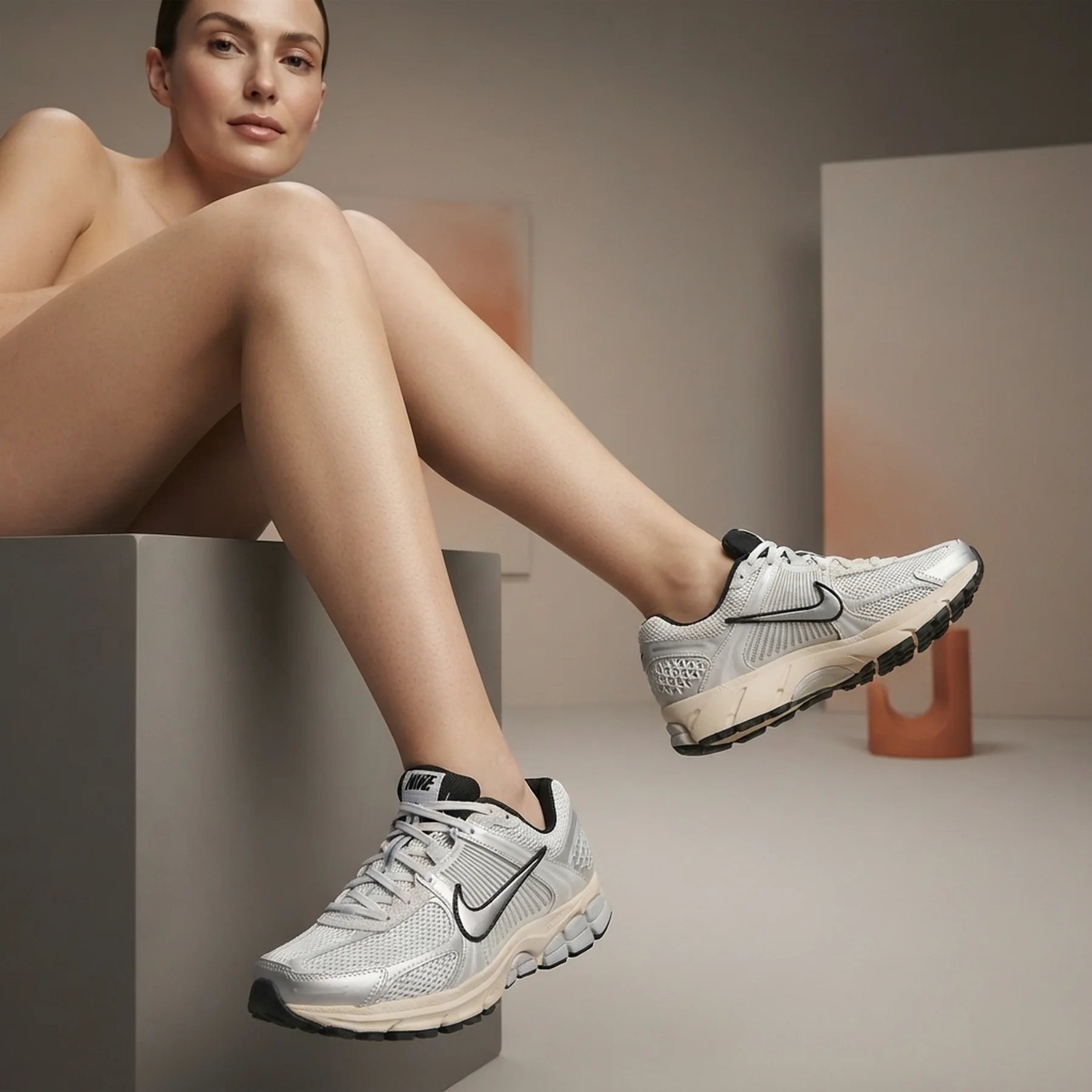 Кросівки жіночі Nike Wmns Zoom Vomero 5 White (FN6742-002)
