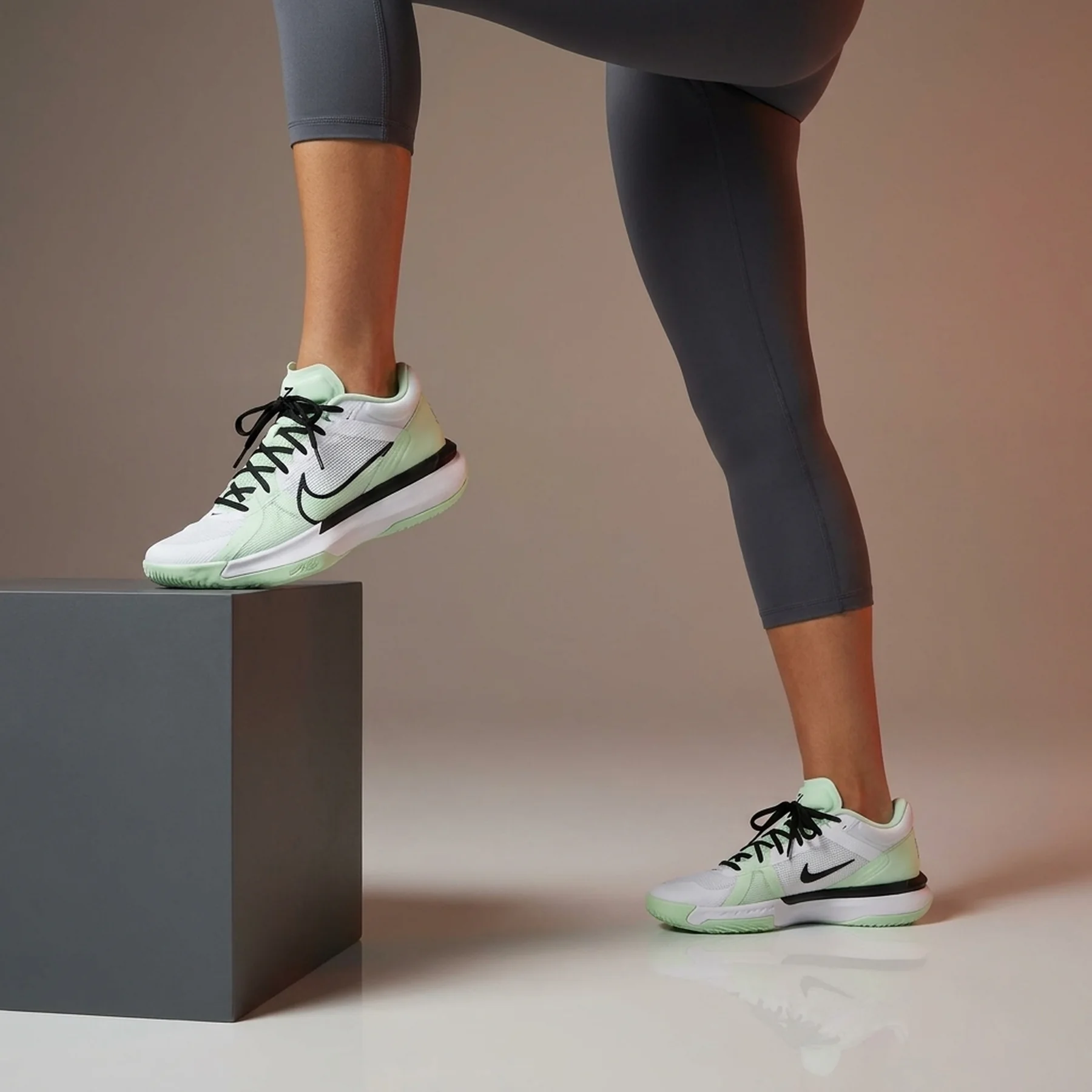Кросівки жіночі Nike Zion 3 (Gs (DV3869-110)