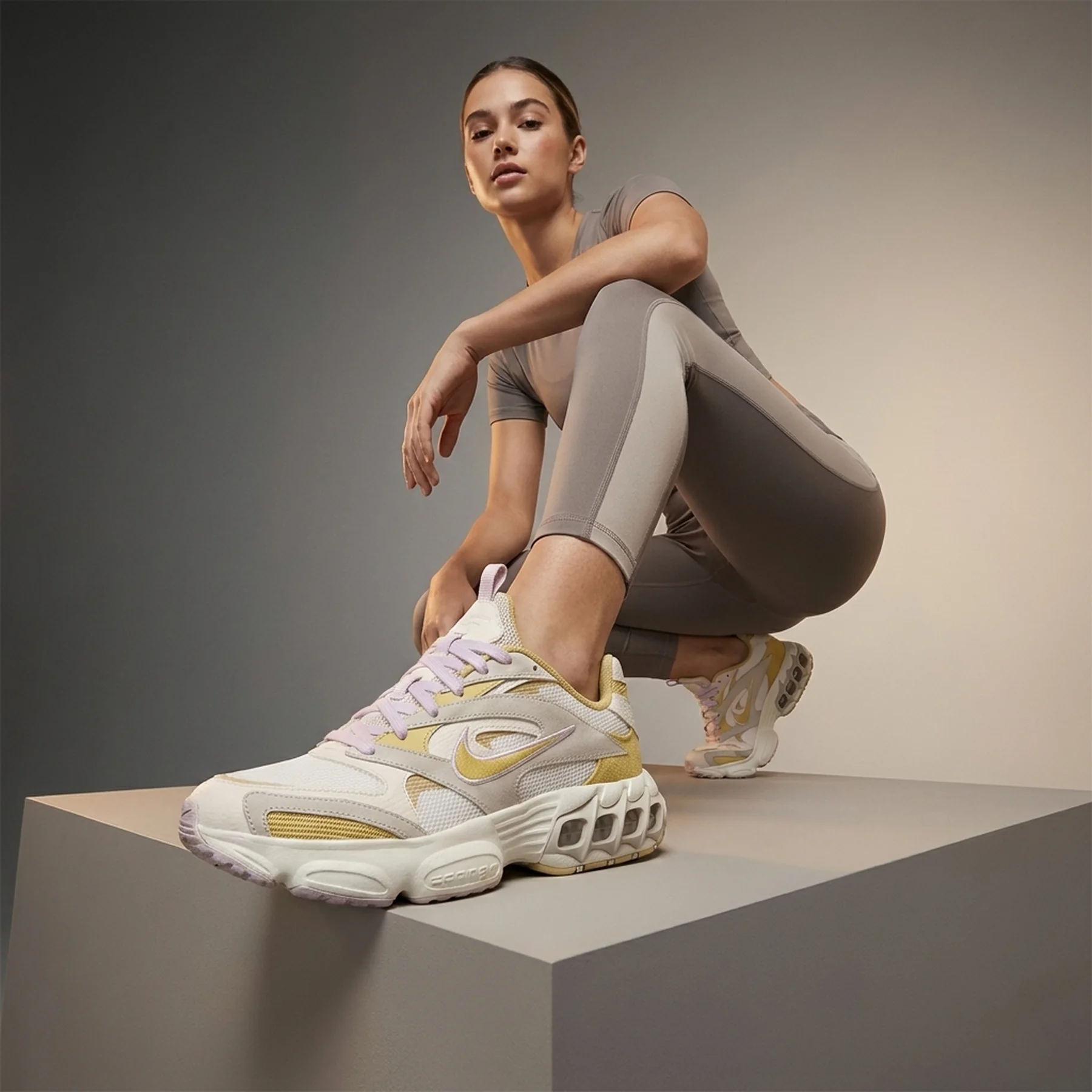 Кросівки жіночі Nike Zoom Air Fire (DV6977-100)