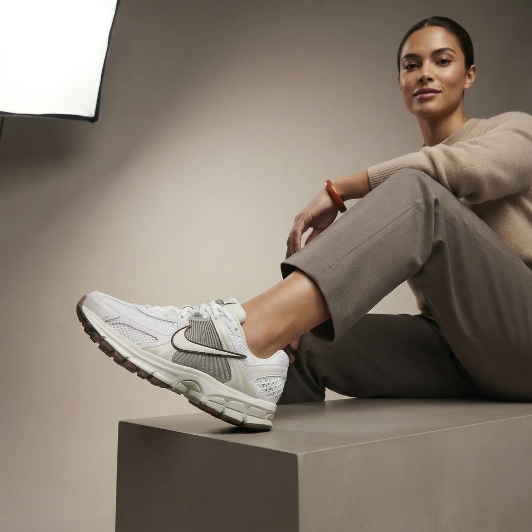 Кросівки жіночі Nike Zoom Vomero 5 (FJ2028-103)