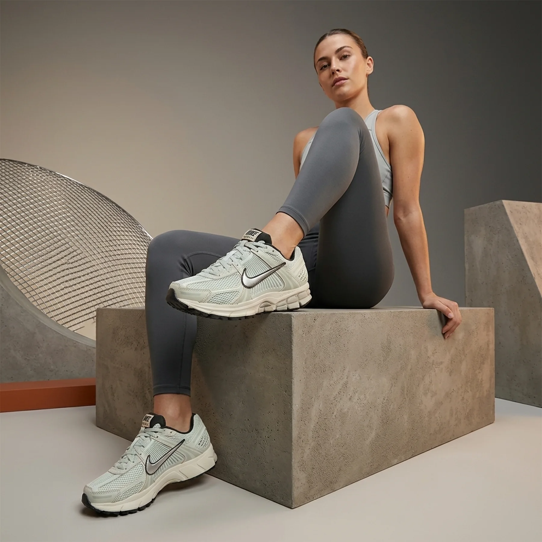 Кросівки жіночі Nike Zoom Vomero 5 (FN6742-001)