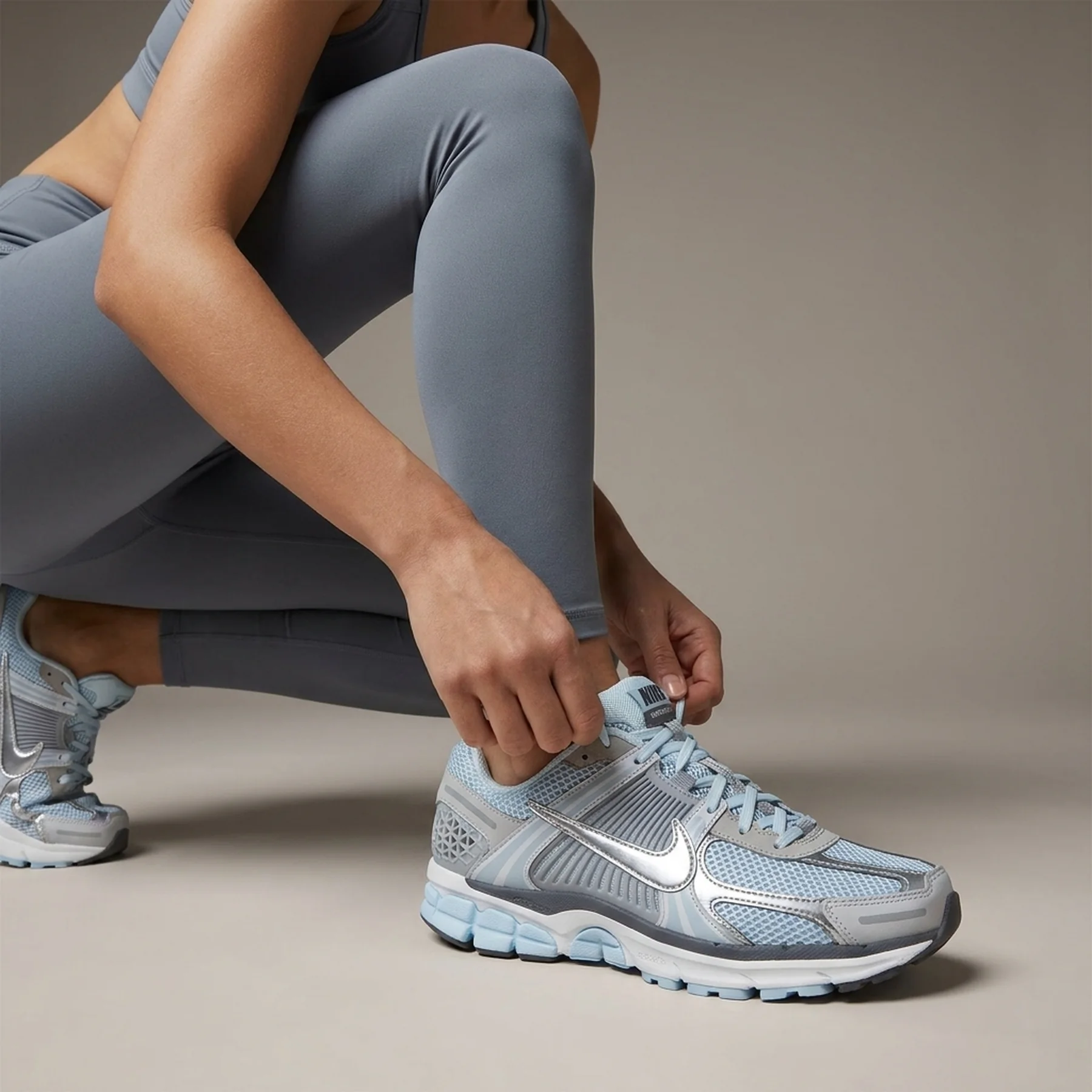 Кросівки жіночі Nike Zoom Vomero 5 Gs (HQ3255-043)