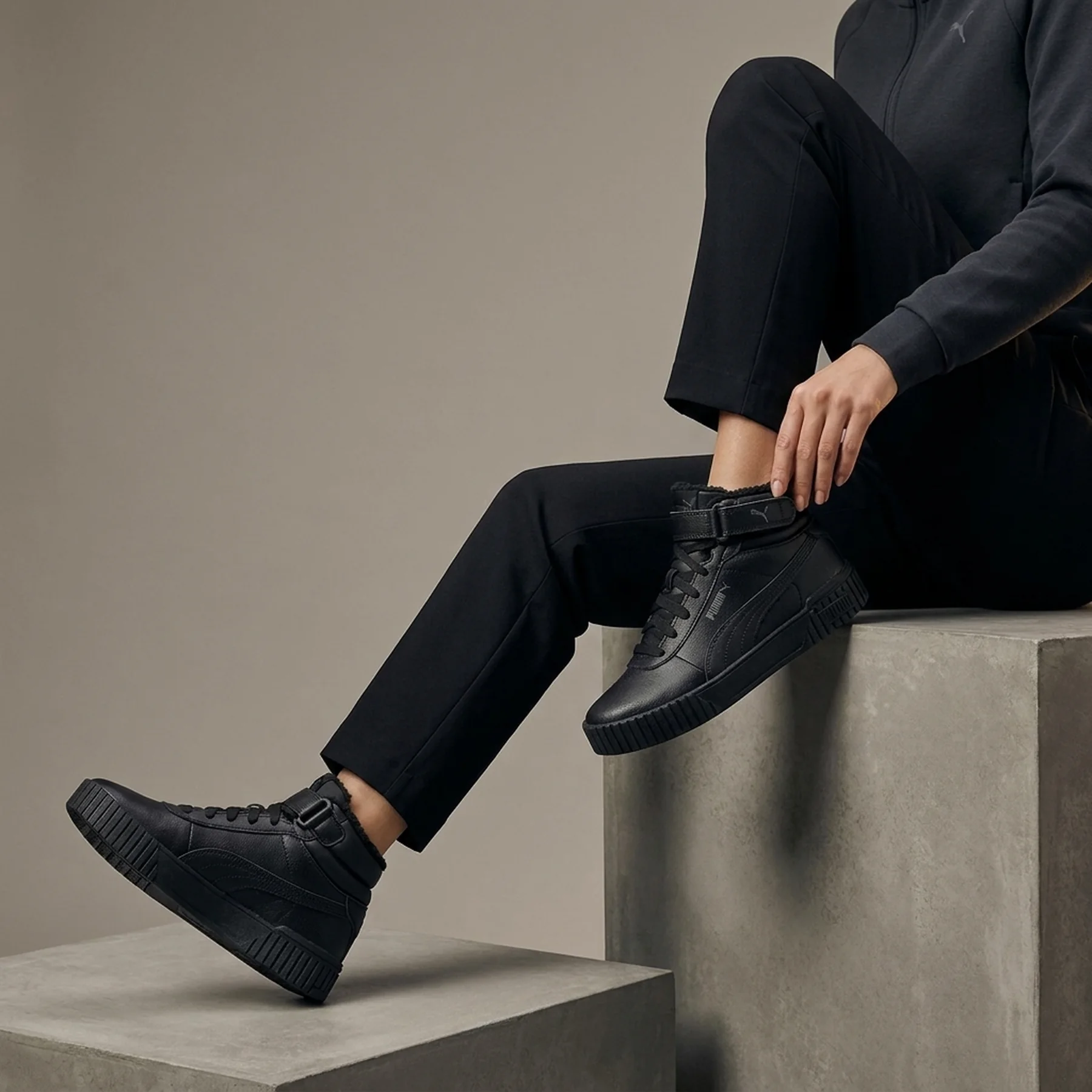 Кросівки жіночі Puma Carina 2.0 Mid Wtr Black (385852-01)