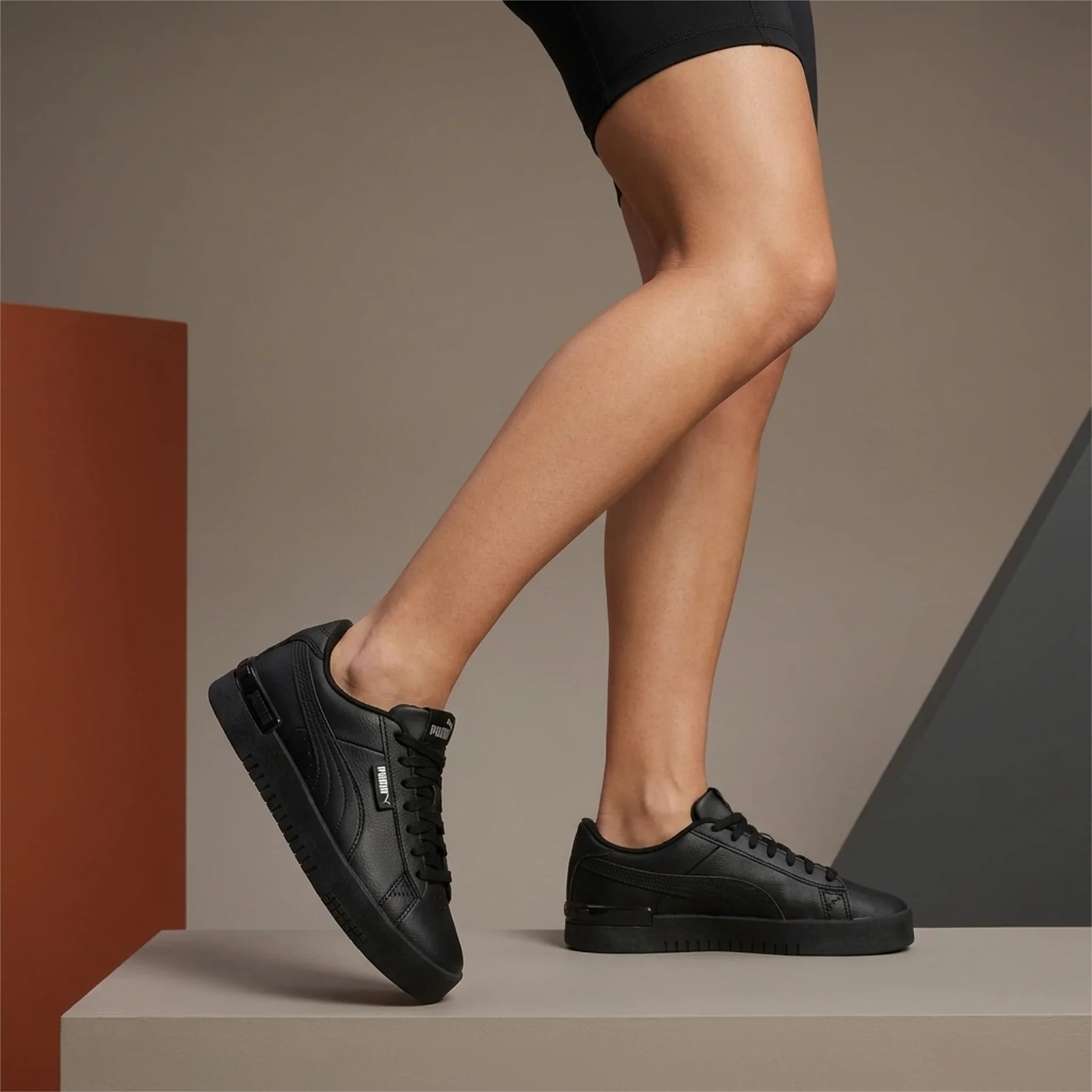 Кросівки жіночі Puma Jada (38075101)