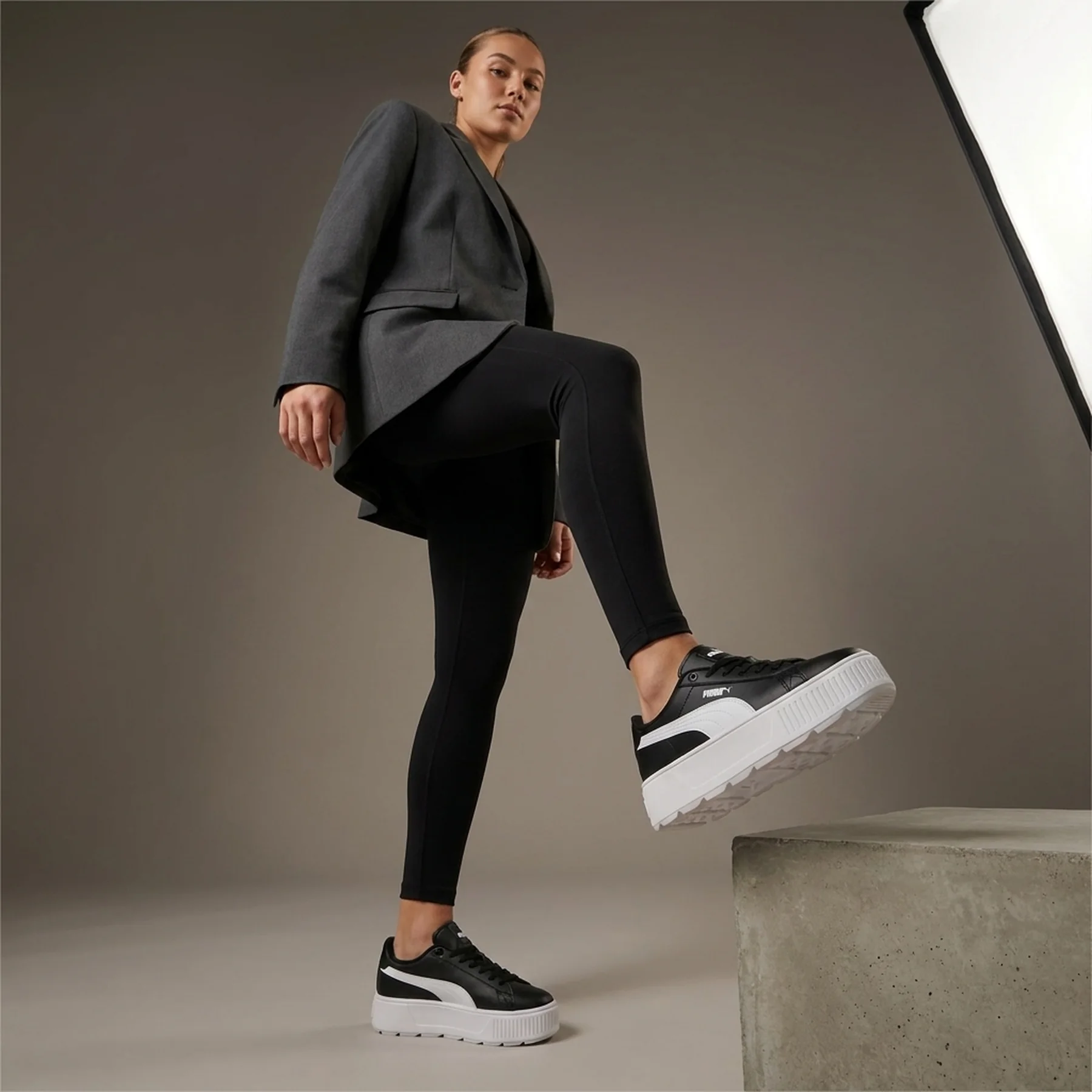 Кросівки жіночі Puma Karmen L Black/White (384615-03)