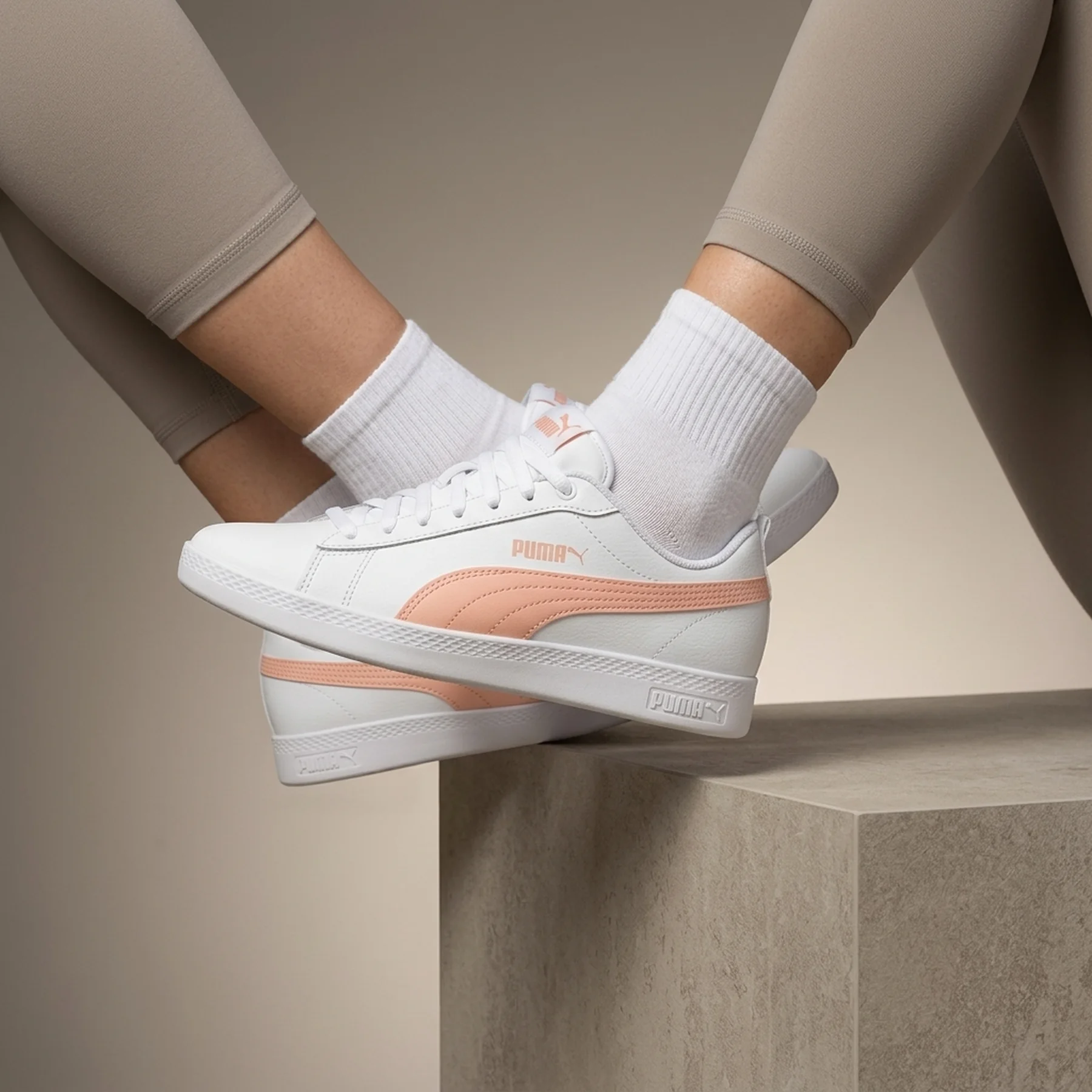 Кросівки жіночі Puma Smash v2 L White Apricot Blush