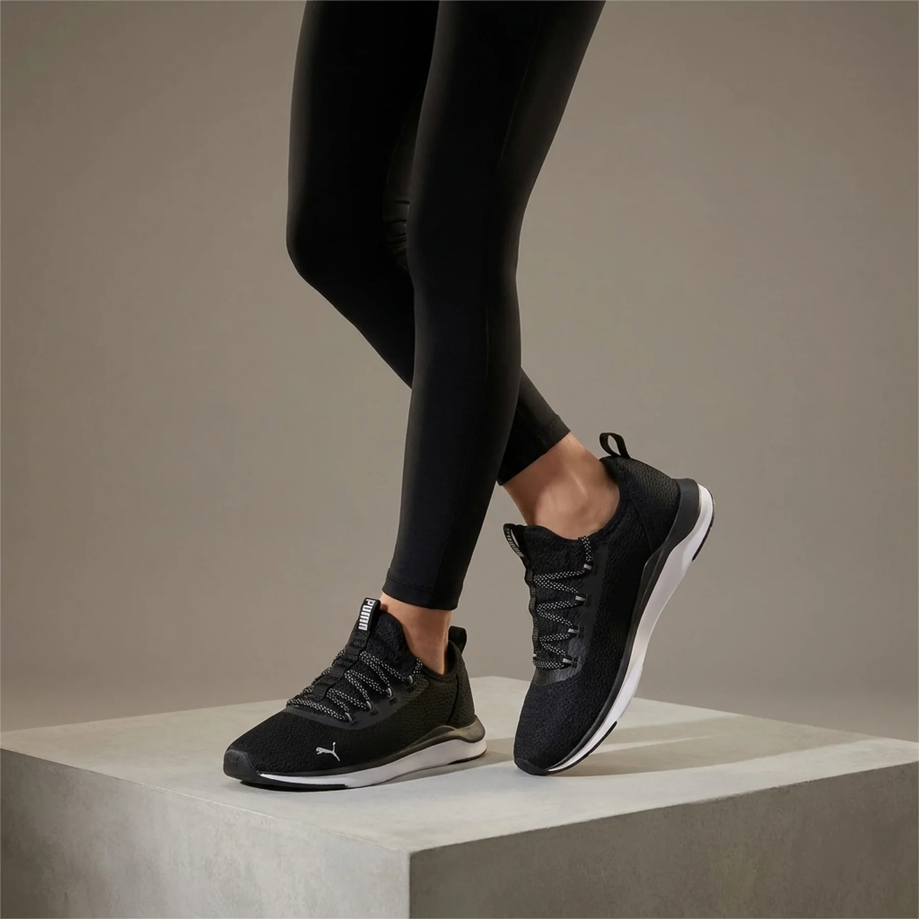 Кросівки жіночі Puma Softride Finesse Sport Stardust Walking Shoes (376627-01)