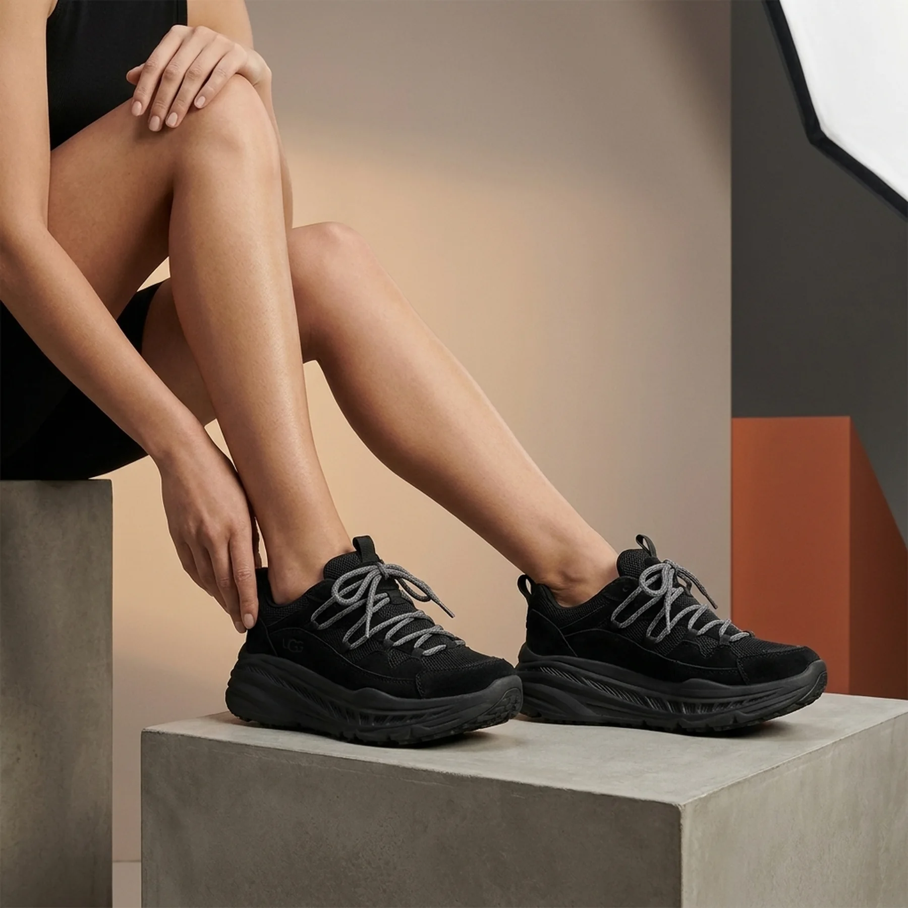 Кросівки жіночі Ugg Lo Lowmel Black