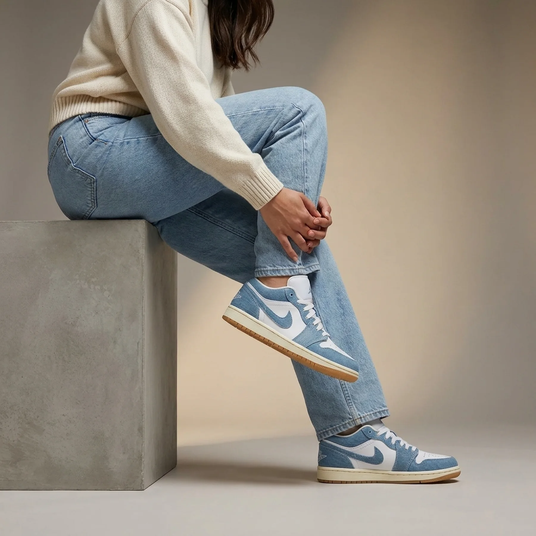 Кросівки жіночі Wmns Air Jordan 1 Low SE 'Denim Worn Blue'