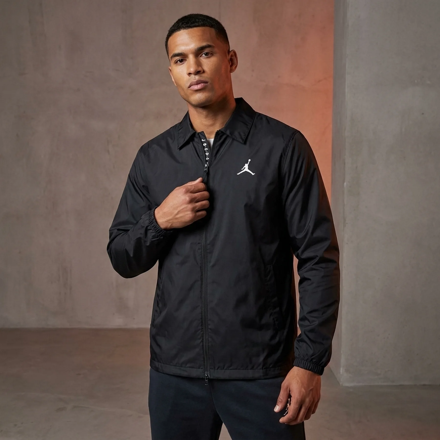 Куртка чоловіча Jordan Essentials Woven Jacket (DX9687-010)