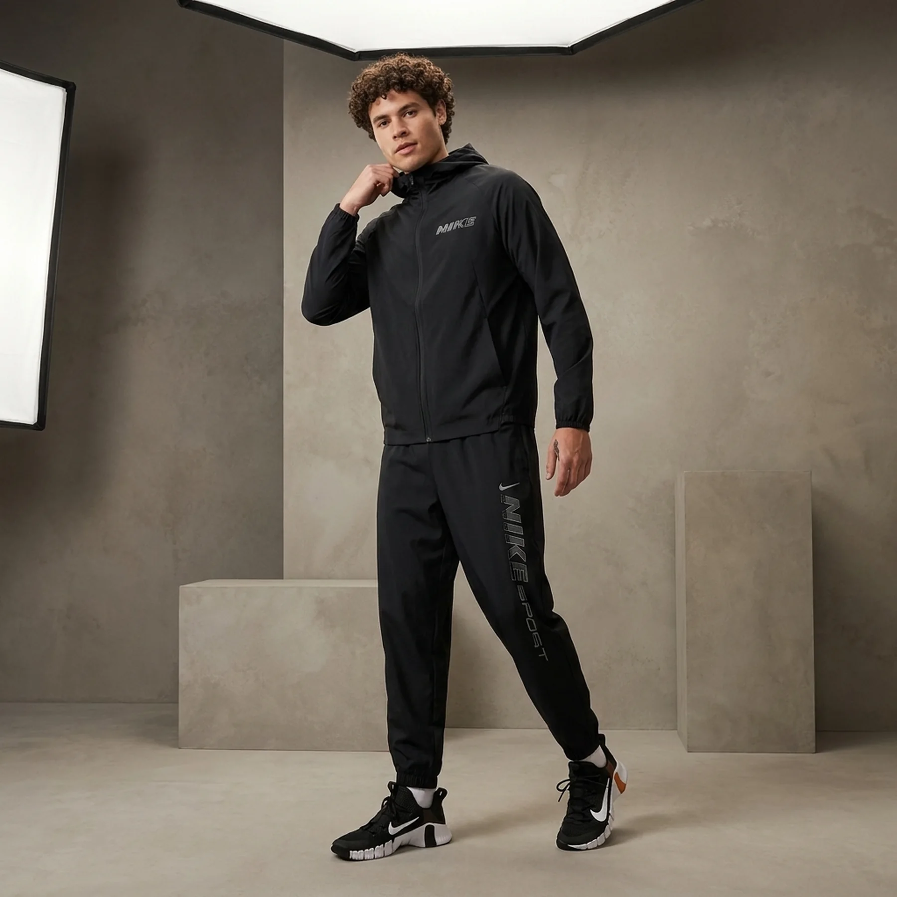 Куртка чоловіча Nike M Nk Df Form Gfx Jkt Hd (FV9768-010)