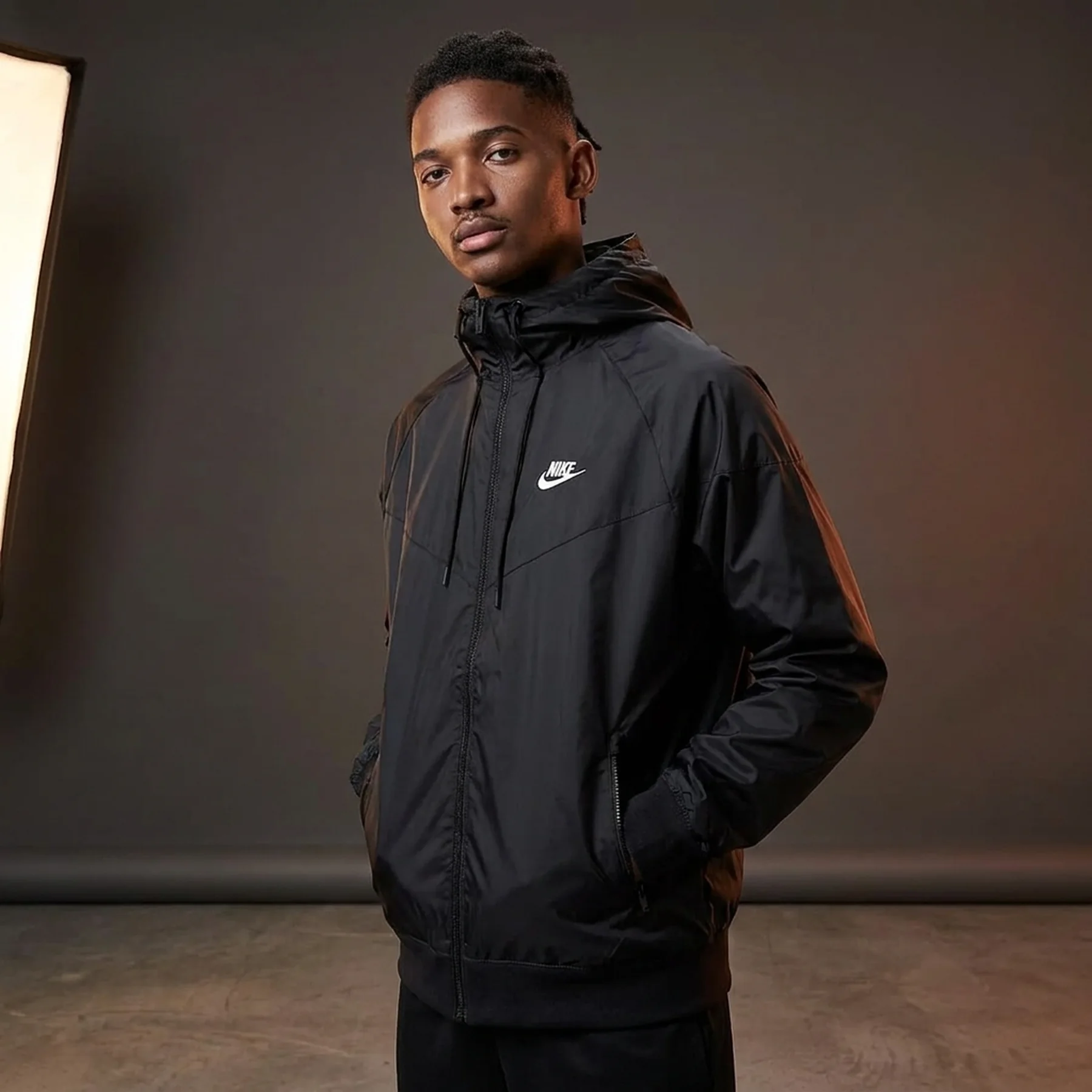 Куртка чоловіча Nike Sportswear Windrunner (DA0001-010)
