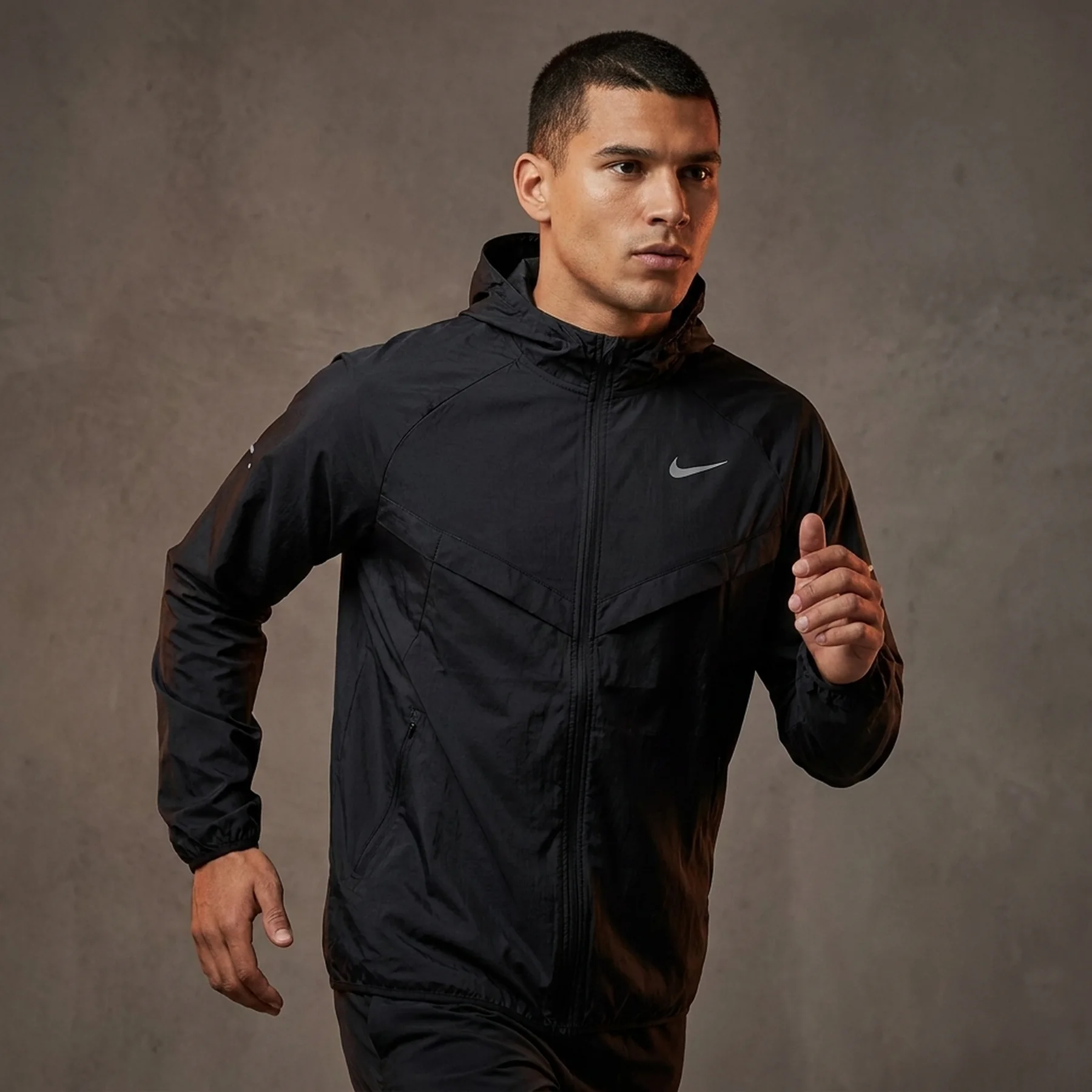 Куртка чоловіча Nike Stride Mens Repel U V Running Jacket Black (HV4548-010)