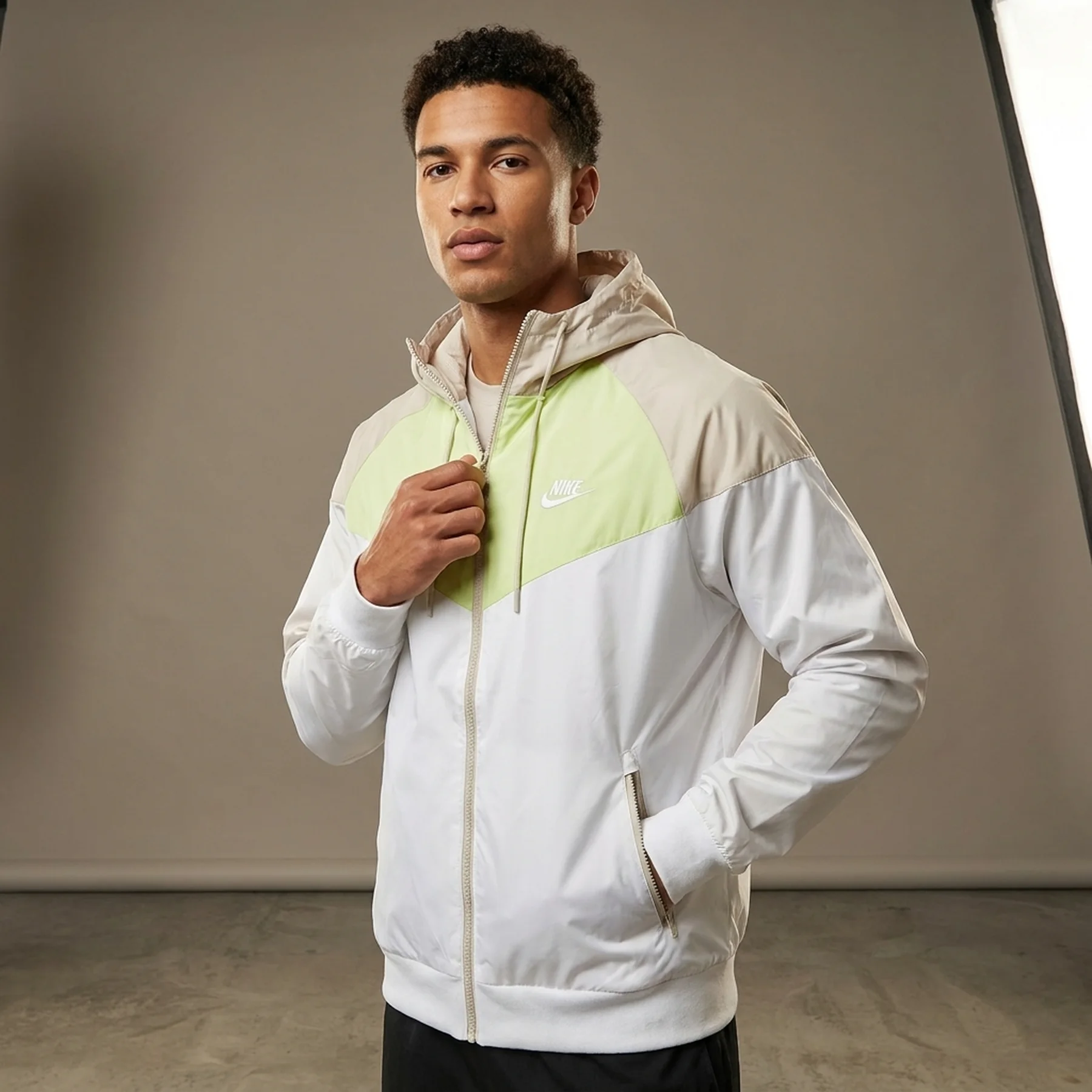 Куртка чоловіча Nike Sw Heritage Windrunner Multi (DA0001-701)