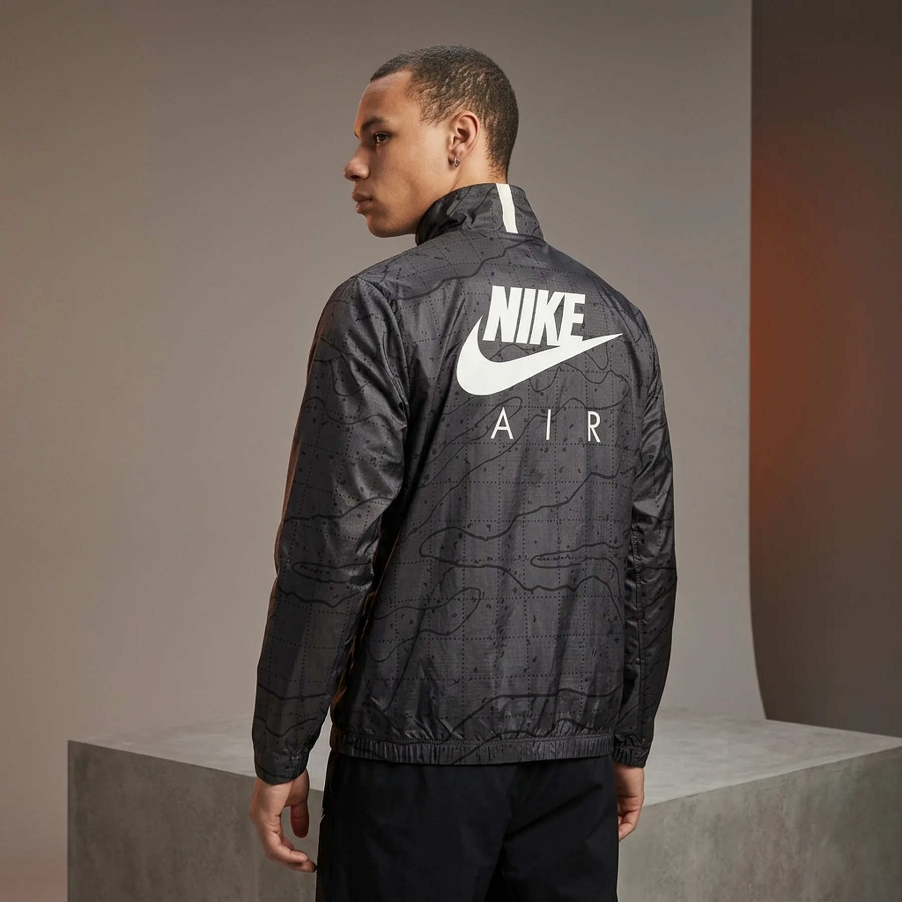 Куртка чоловіча Nike Woven Unlined Jacket (DN2112-060)