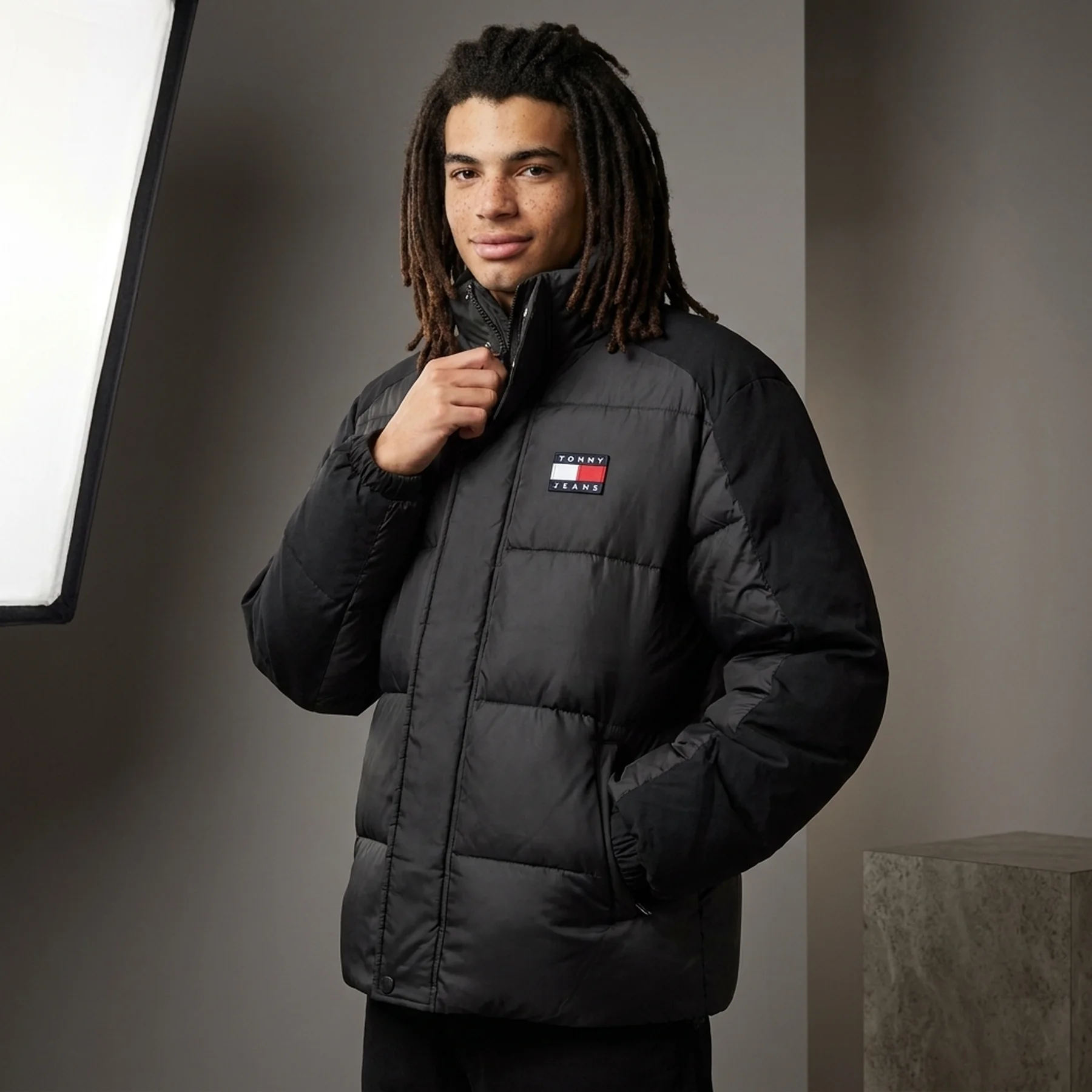 Куртка чоловіча Tommy Jeans Badge Puffer Jacket Black