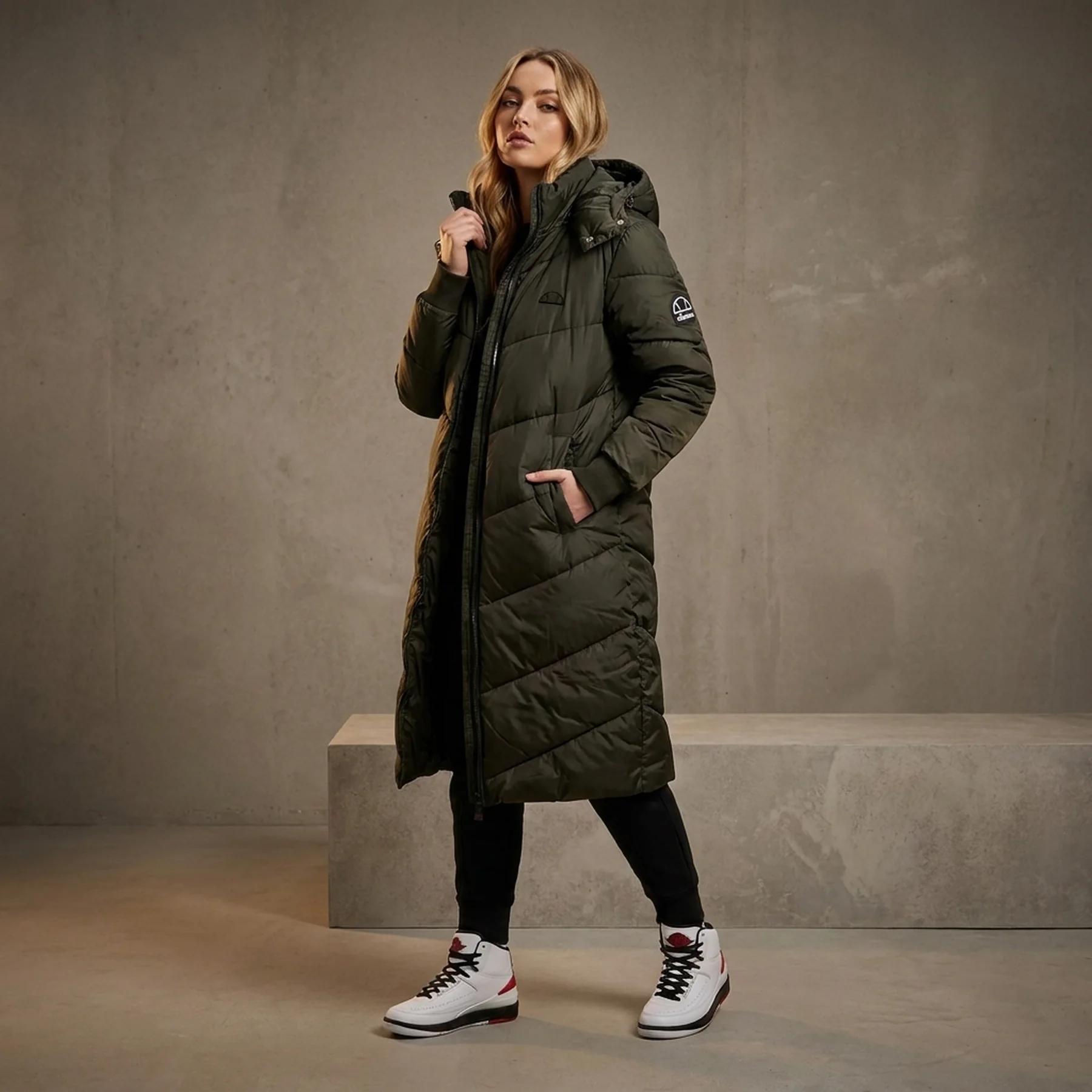 Куртка жіноча Ellesse Long Puffer Jacket (SGT19177-011)