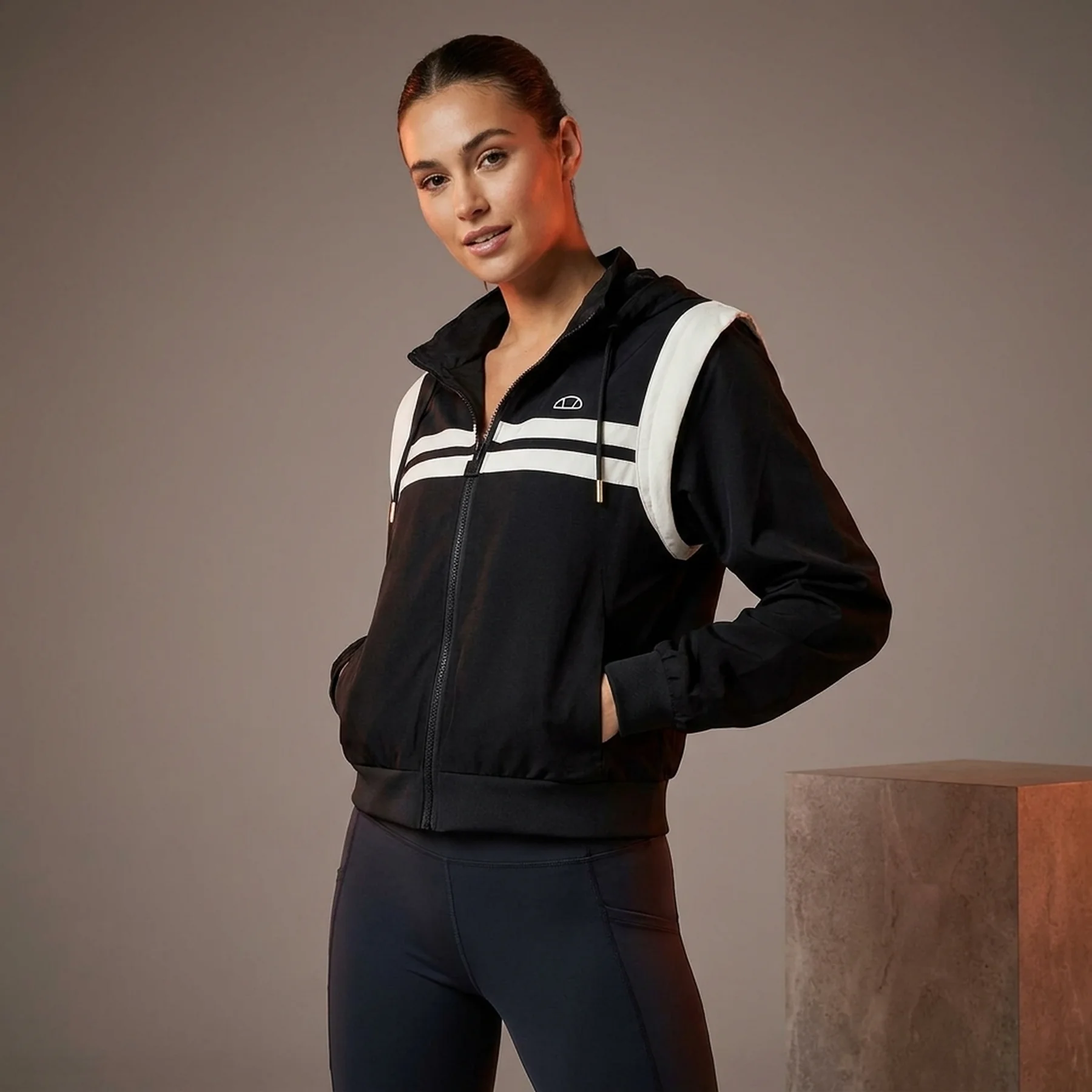 Куртка жіноча Ellesse Perna Cropped Track (SGT19163-054)