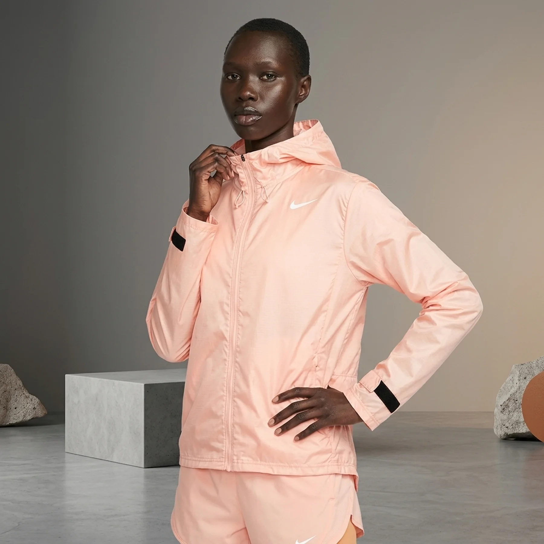 Куртка жіноча Nike Essential Women's Running Jacket (CU3217-800)